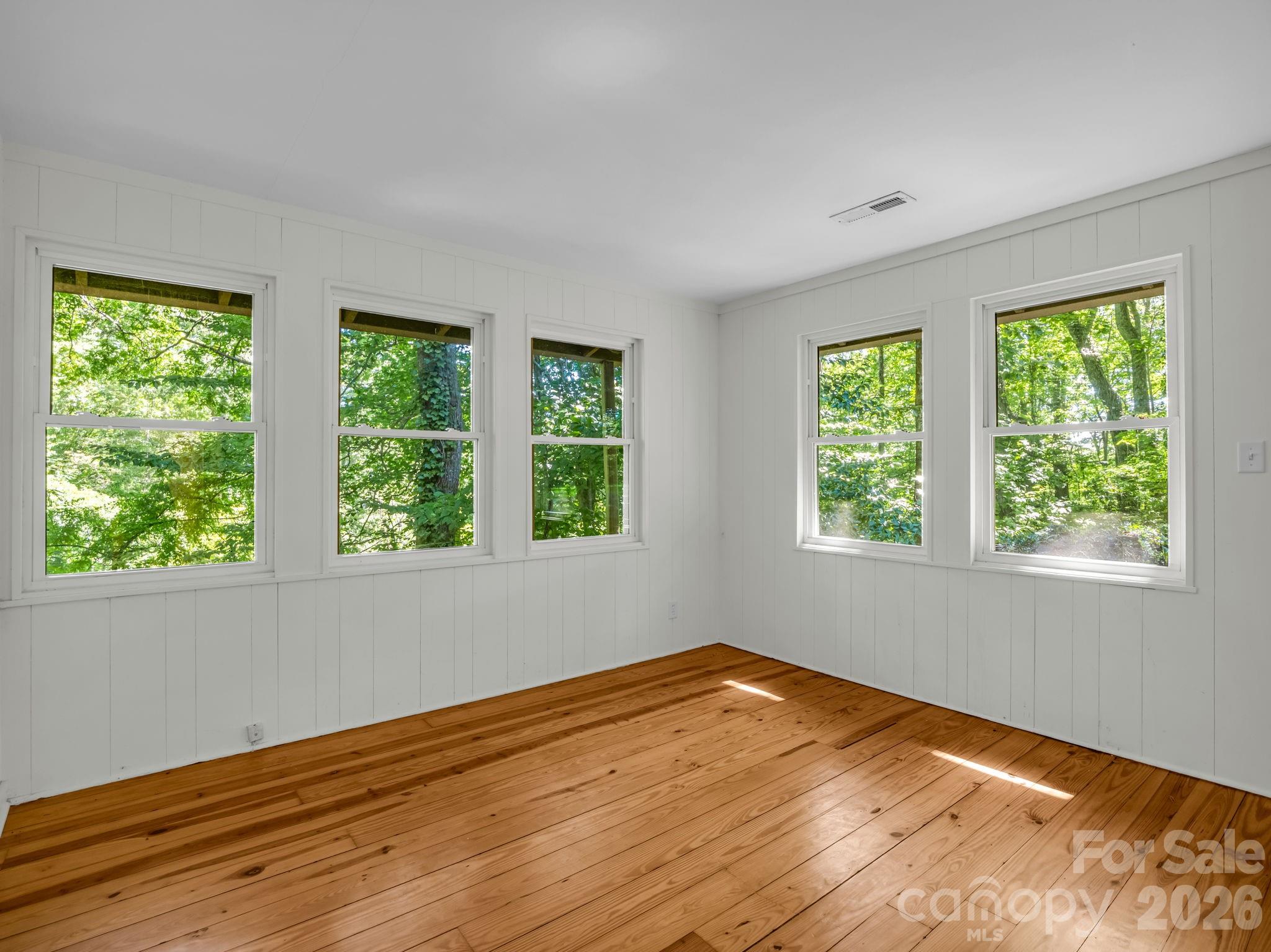 Second guest bedroom - 145 Stone Hedge Lane, Tryon