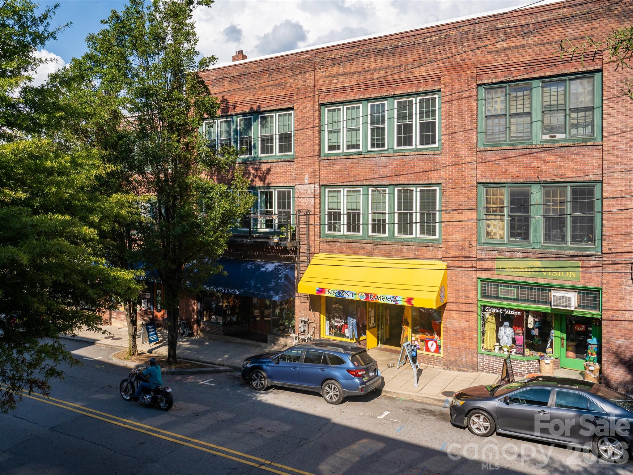 Condominium at 15 Rankin Avenue, Asheville, photo 14 of 34