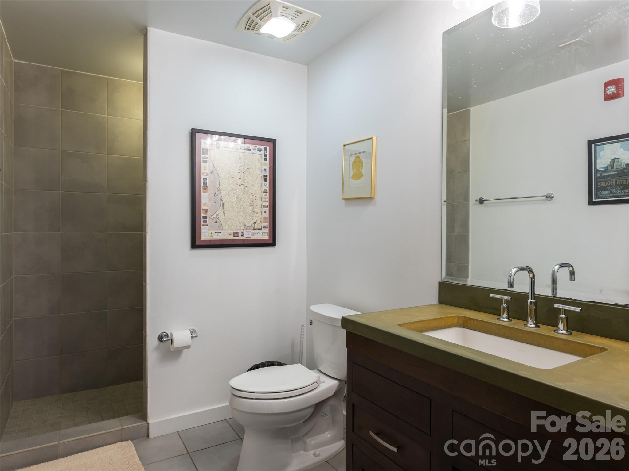 Condominium at 15 Rankin Avenue, Asheville, photo 21 of 34