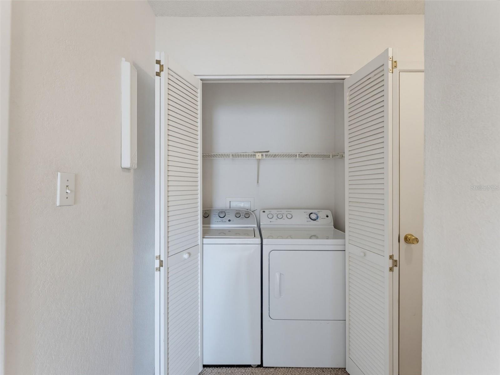 Laundry Closed - 7135 TRENTON PL, NEW PORT RICHEY