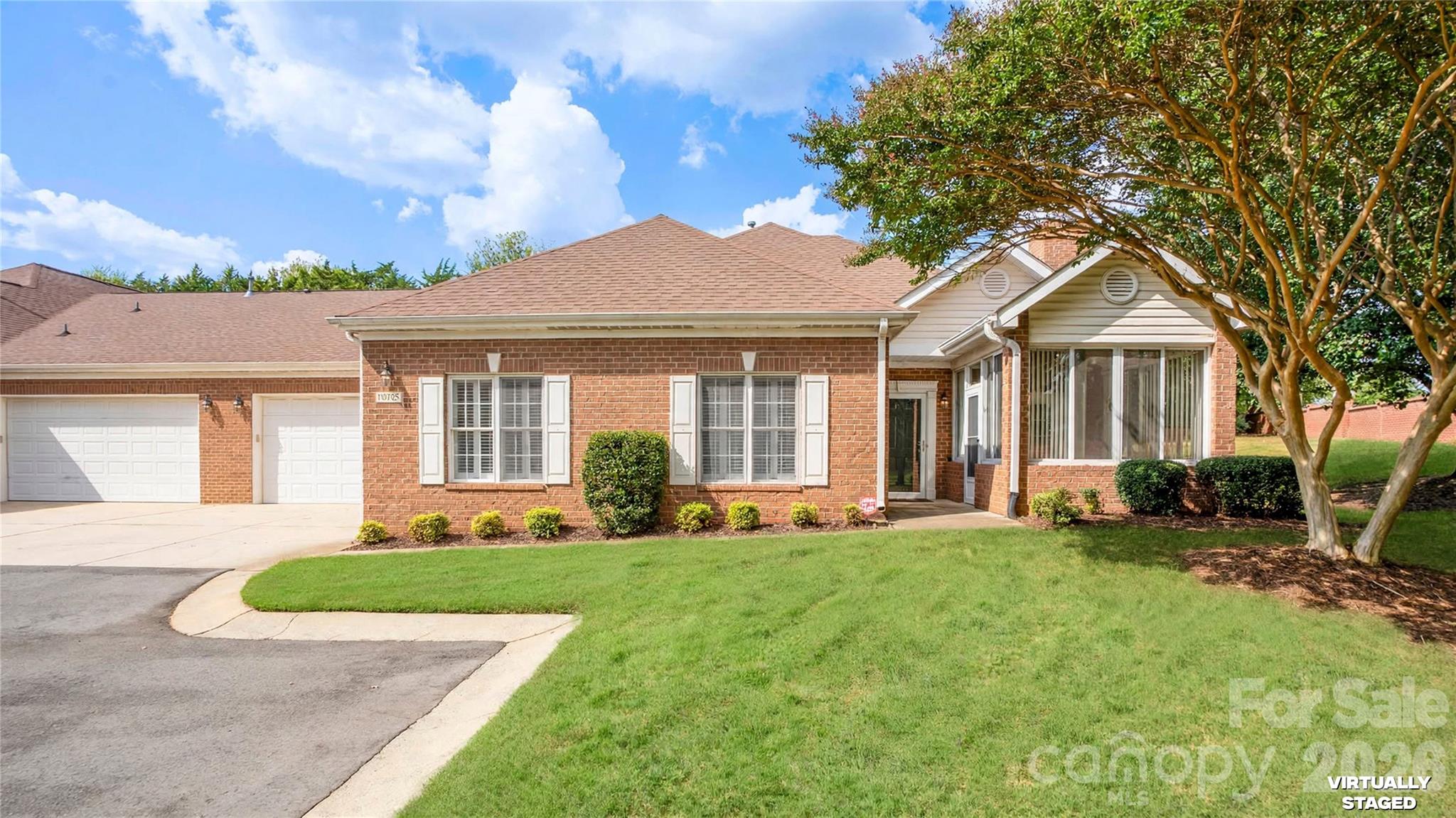 Condominium at 10925 Oakside Court, Pineville, photo 4 of 29