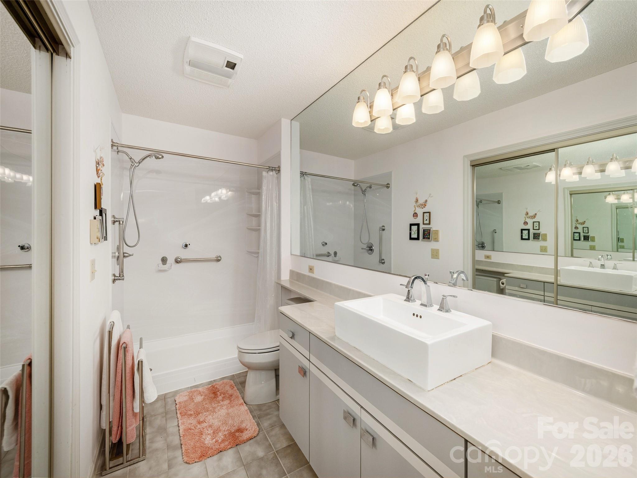 Condominium at 601 Red Oak Drive, Hendersonville, photo 23 of 41
