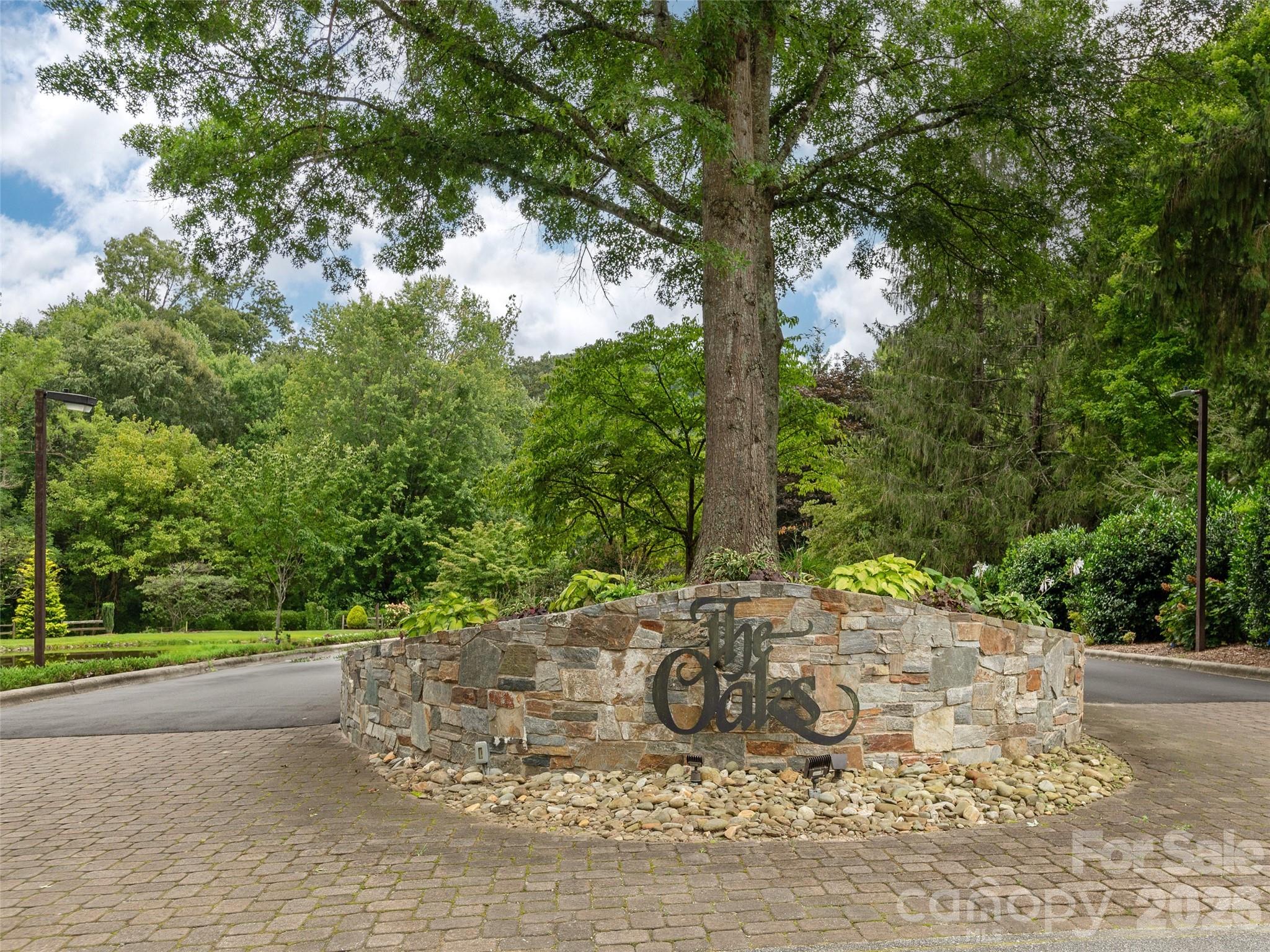 Condominium at 601 Red Oak Drive, Hendersonville, photo 33 of 41