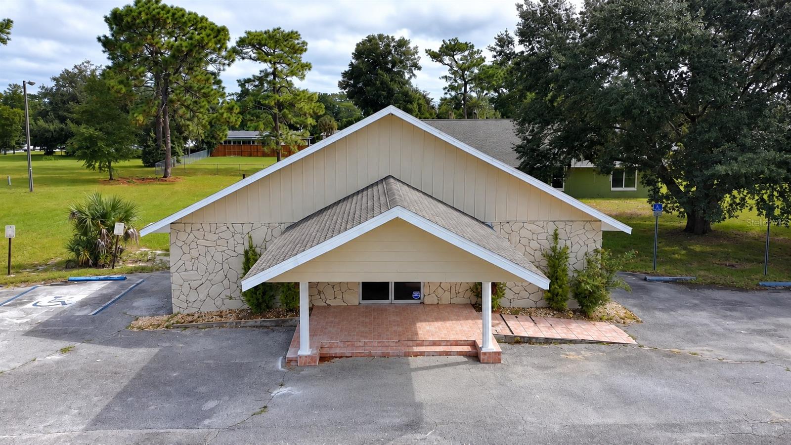 484 EMERALD RD