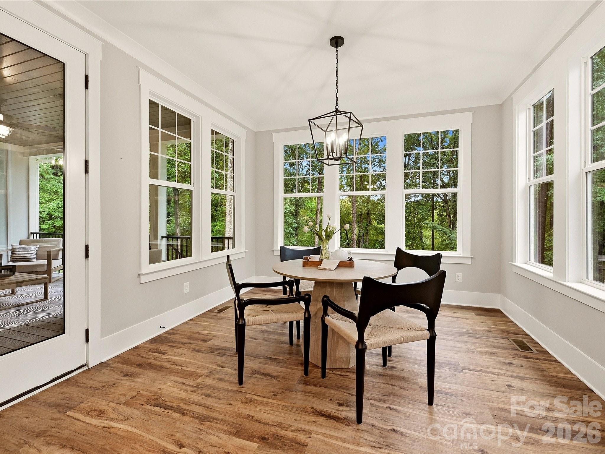 Breakfast Area - 138 Waterbury Drive, Mooresville