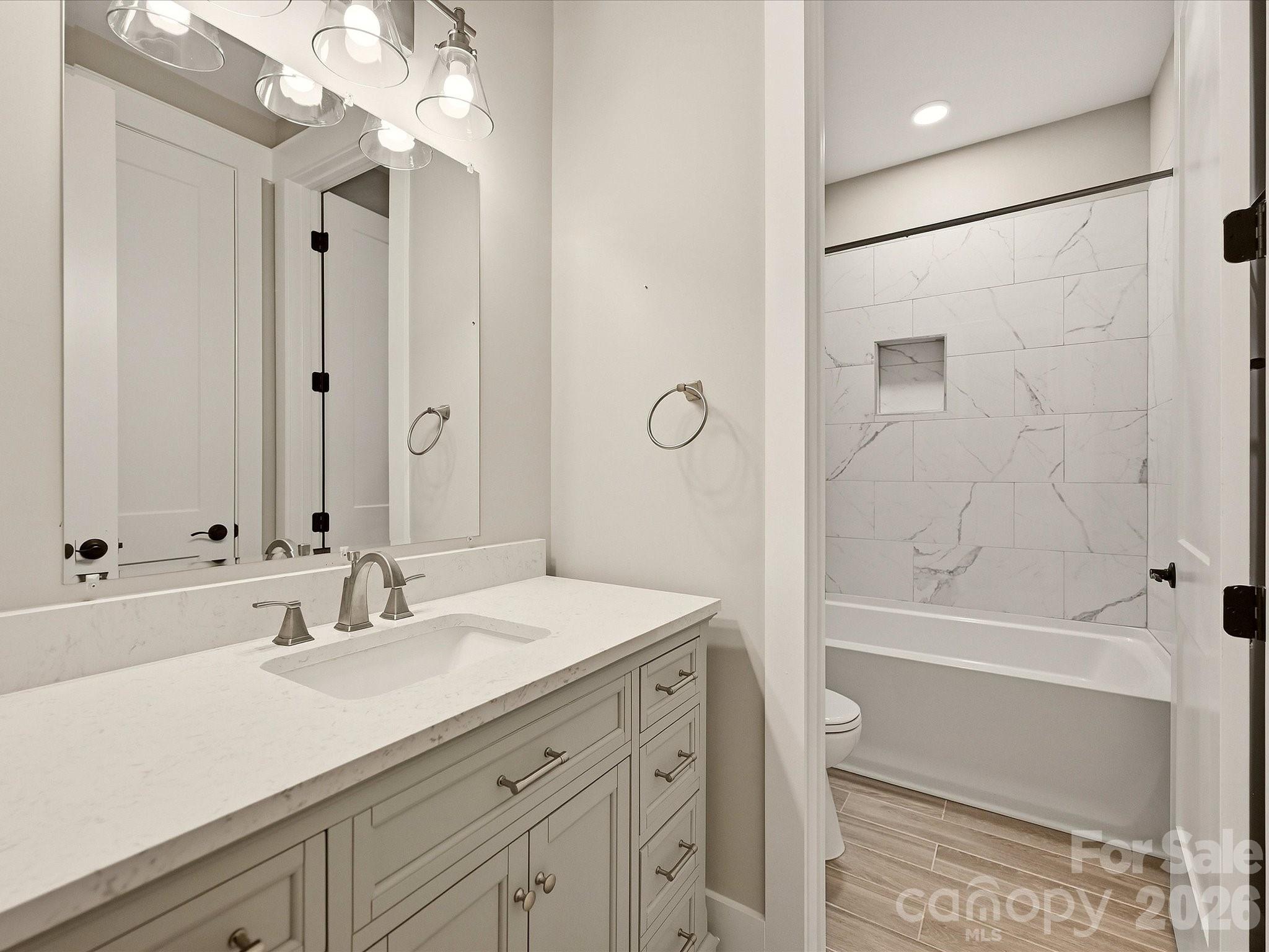 Full Bath - 138 Waterbury Drive, Mooresville