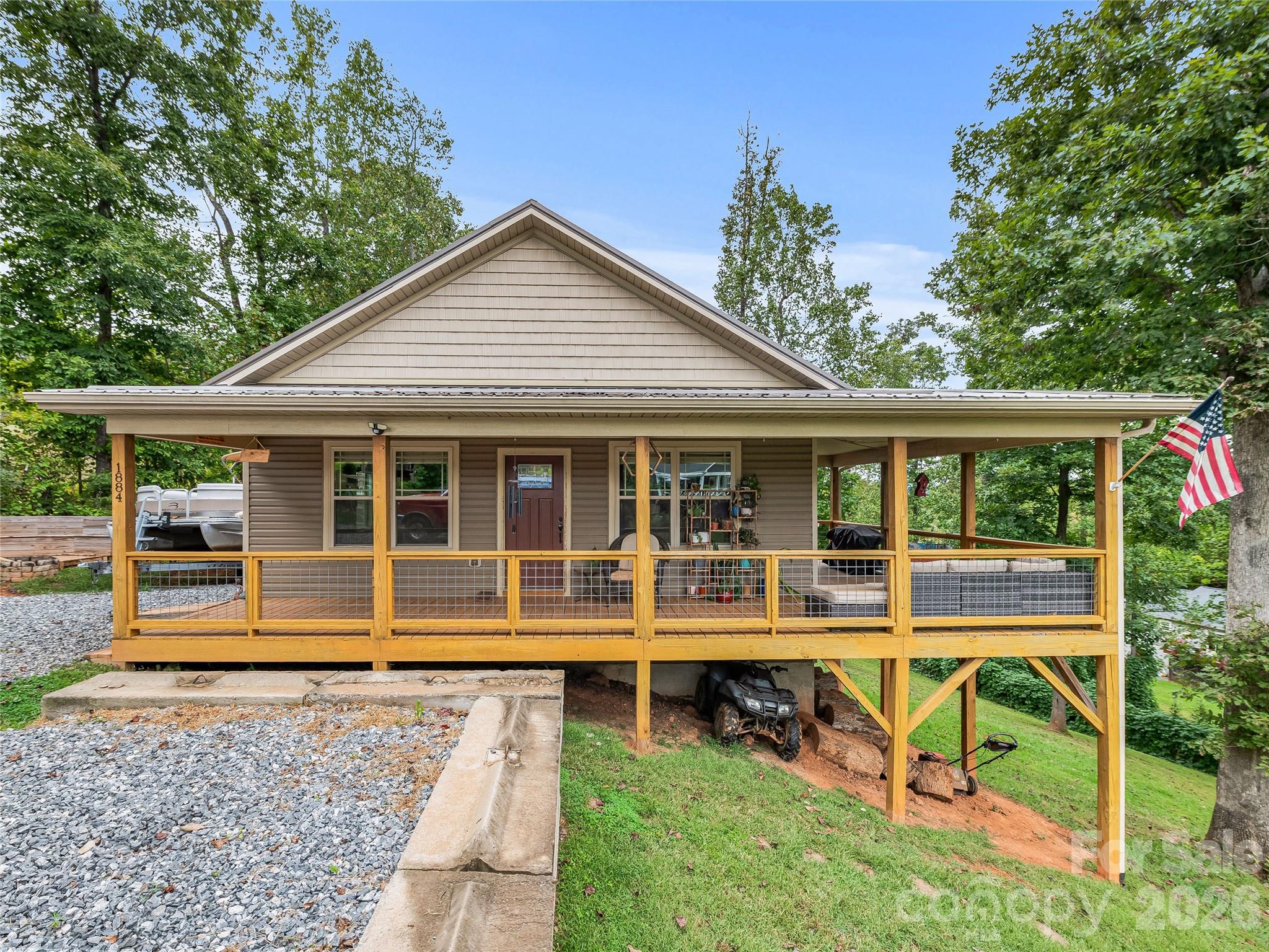 Large wrap around porch - 1884 Bear Creek Road, Leicester