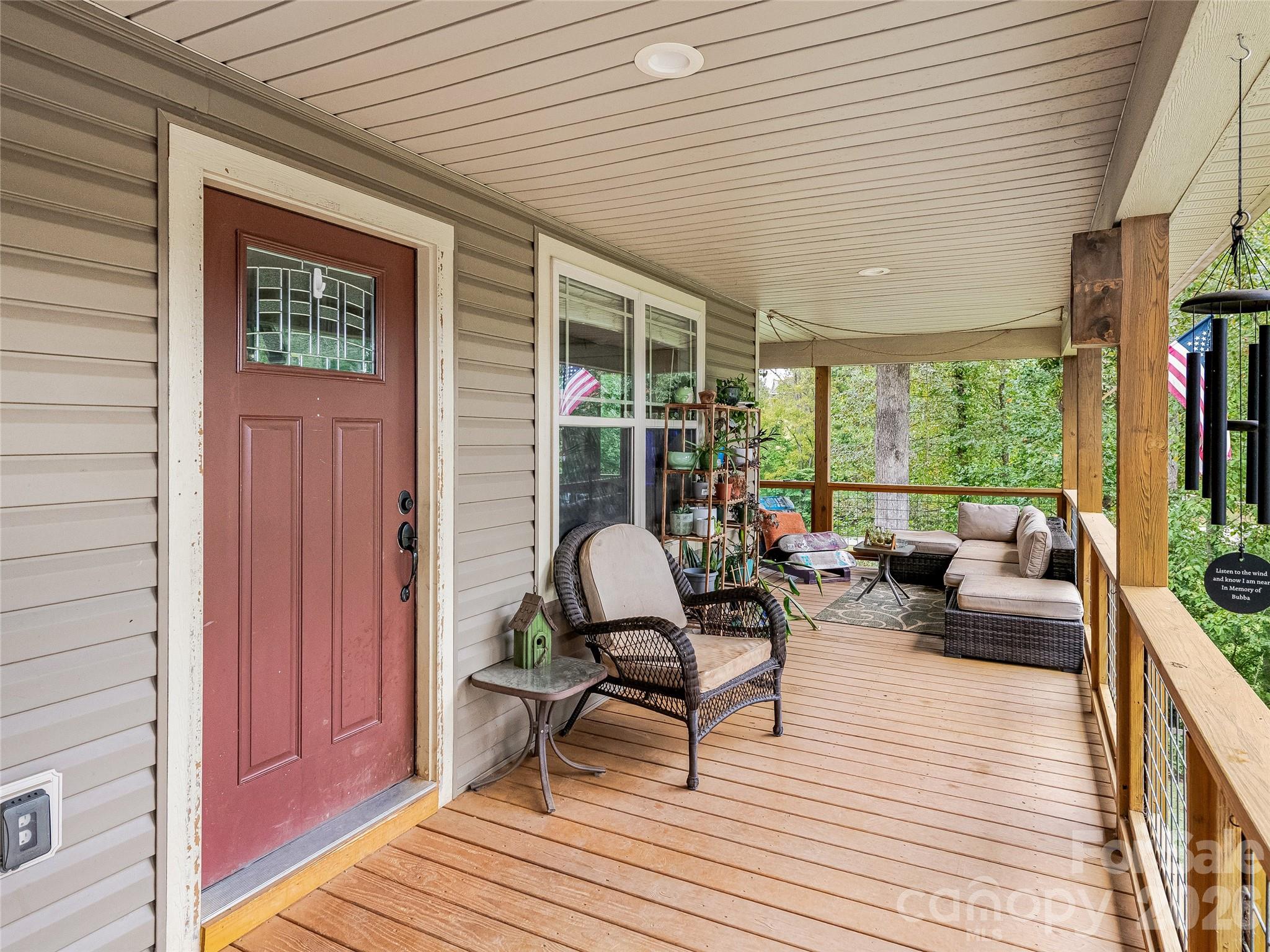 Wrap around porch - 1884 Bear Creek Road, Leicester