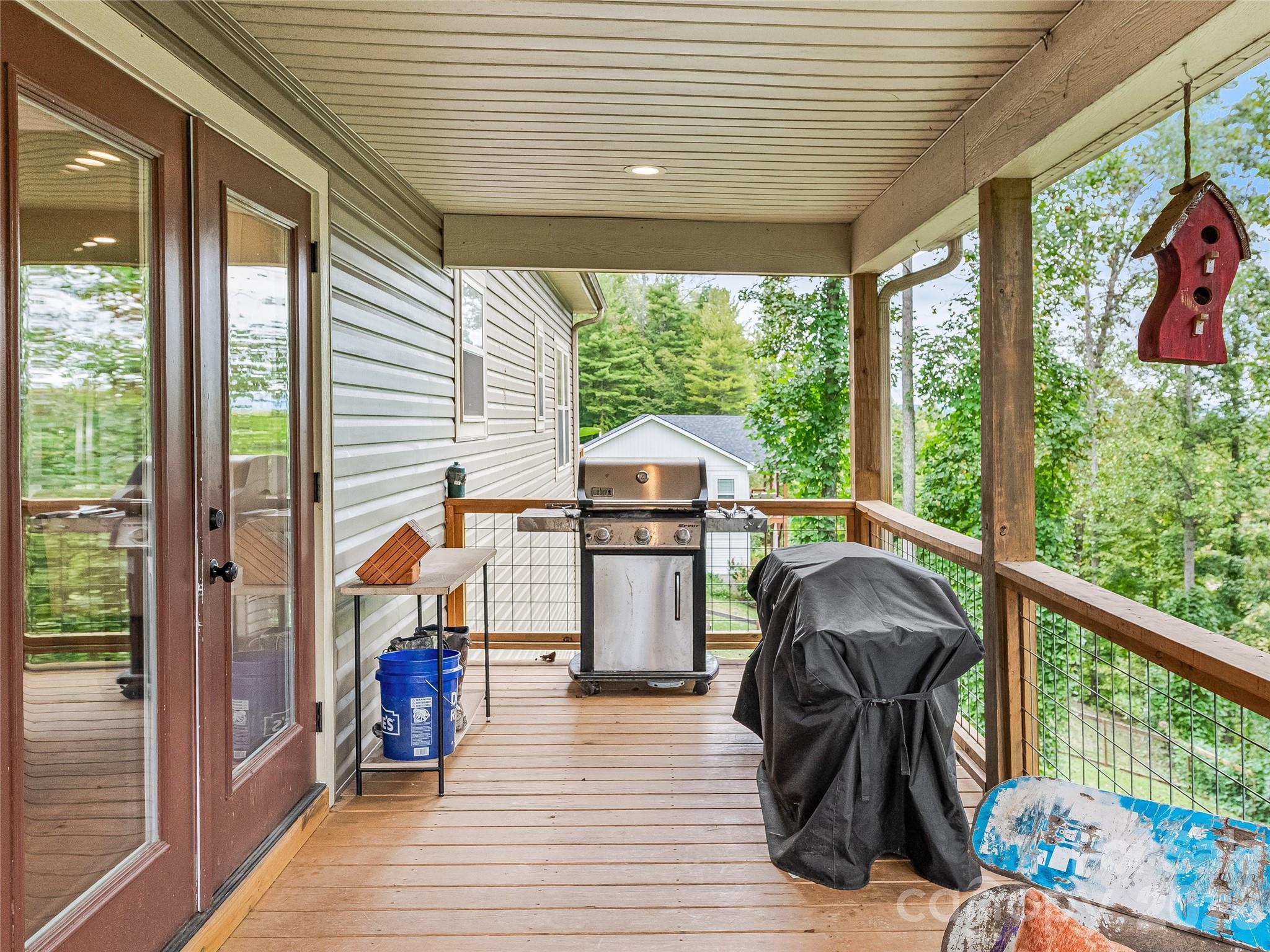 Wrap around porch - 1884 Bear Creek Road, Leicester