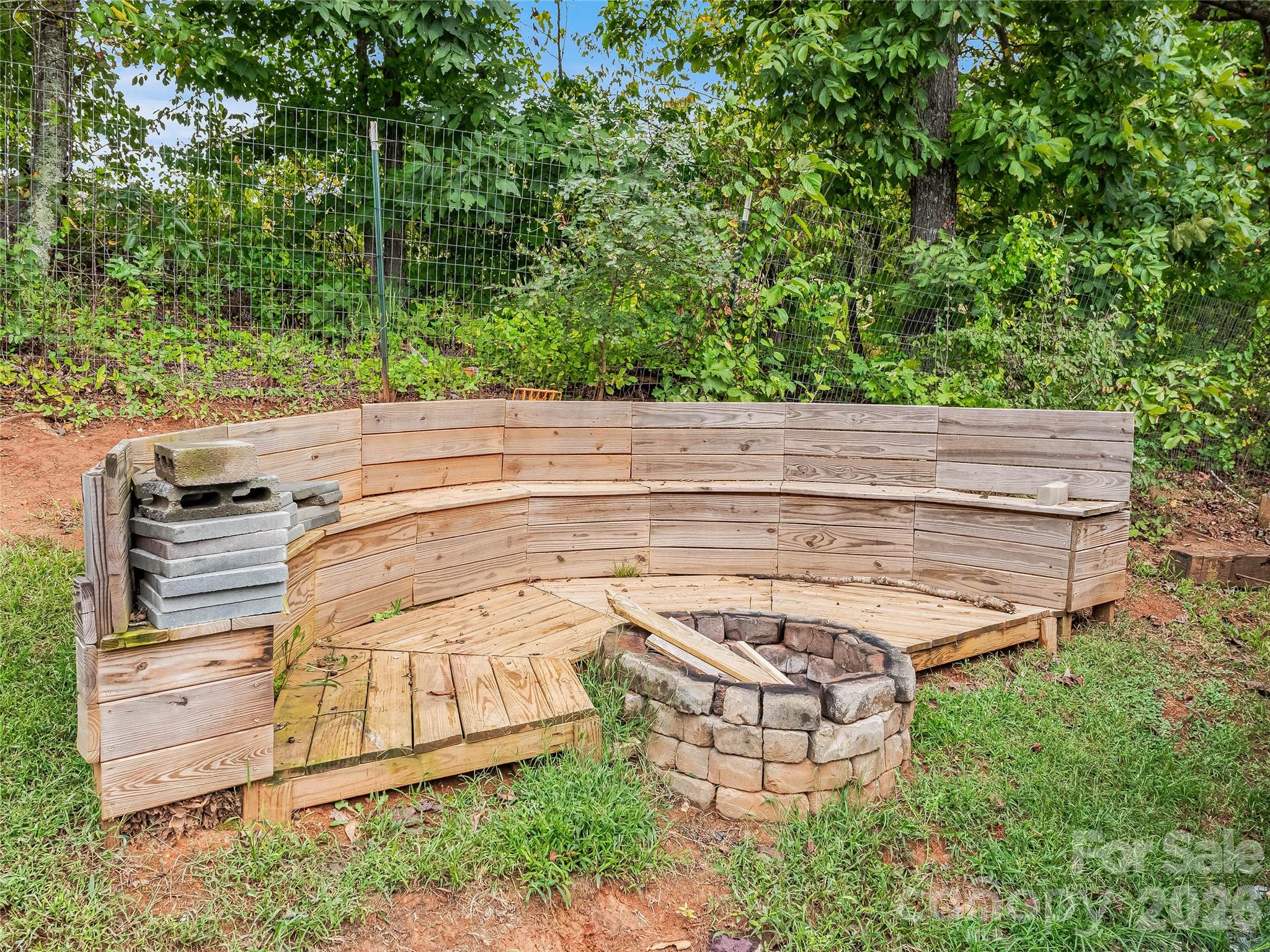 Fire pit with raised seating area - 1884 Bear Creek Road, Leicester