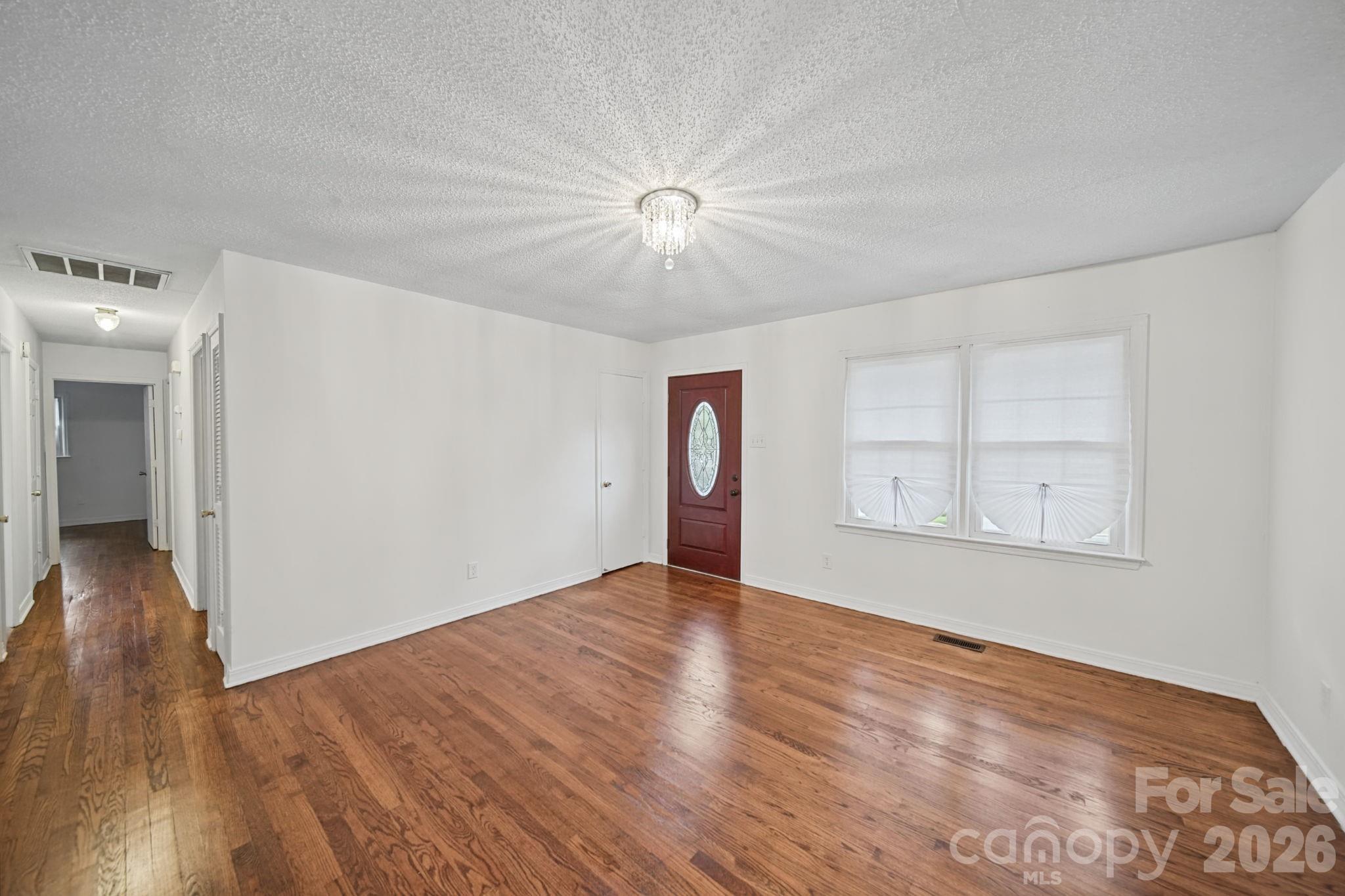 Single Family Residence at 1435 Green Circle Drive, Gastonia, photo 6 of 26