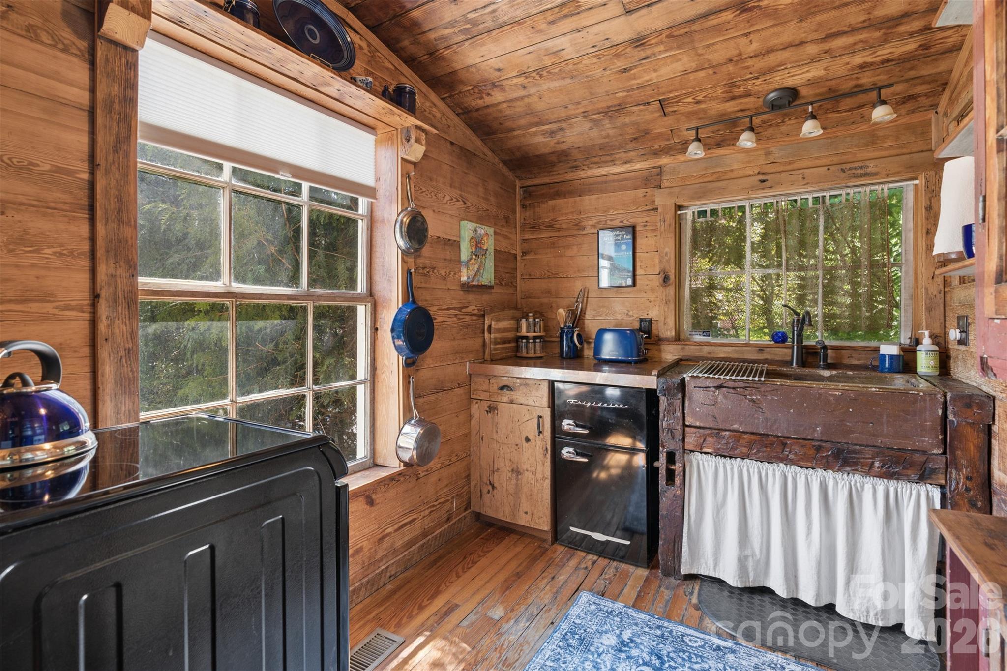 Guest Cottage Kitchen - 39 S Main Street, Marshall