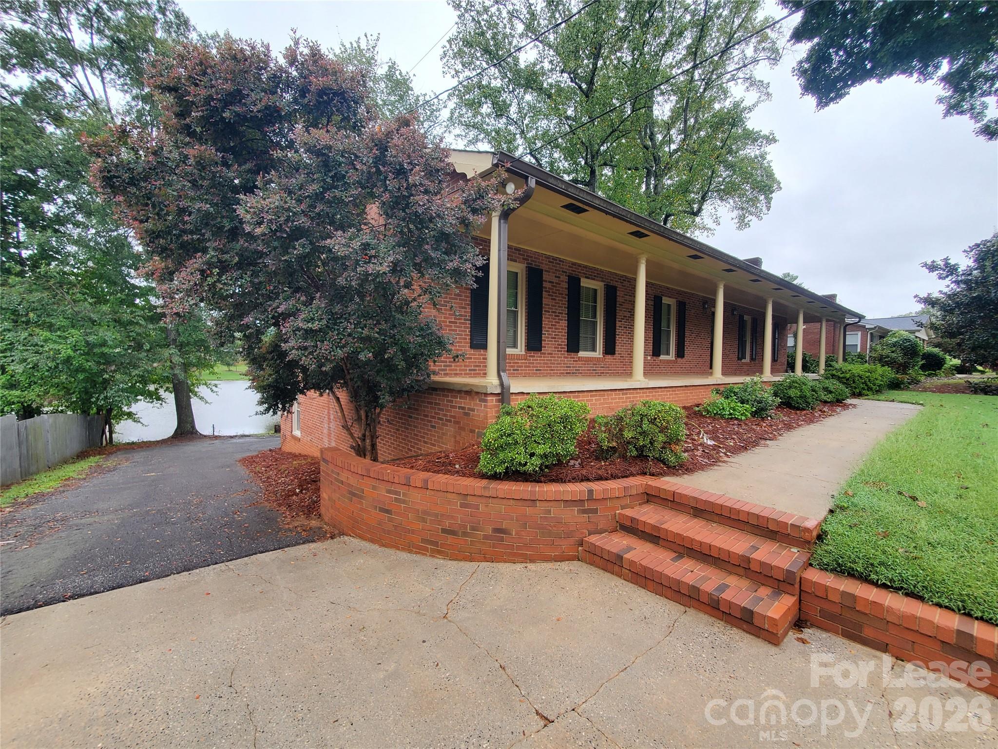 614 Carolina Avenue S