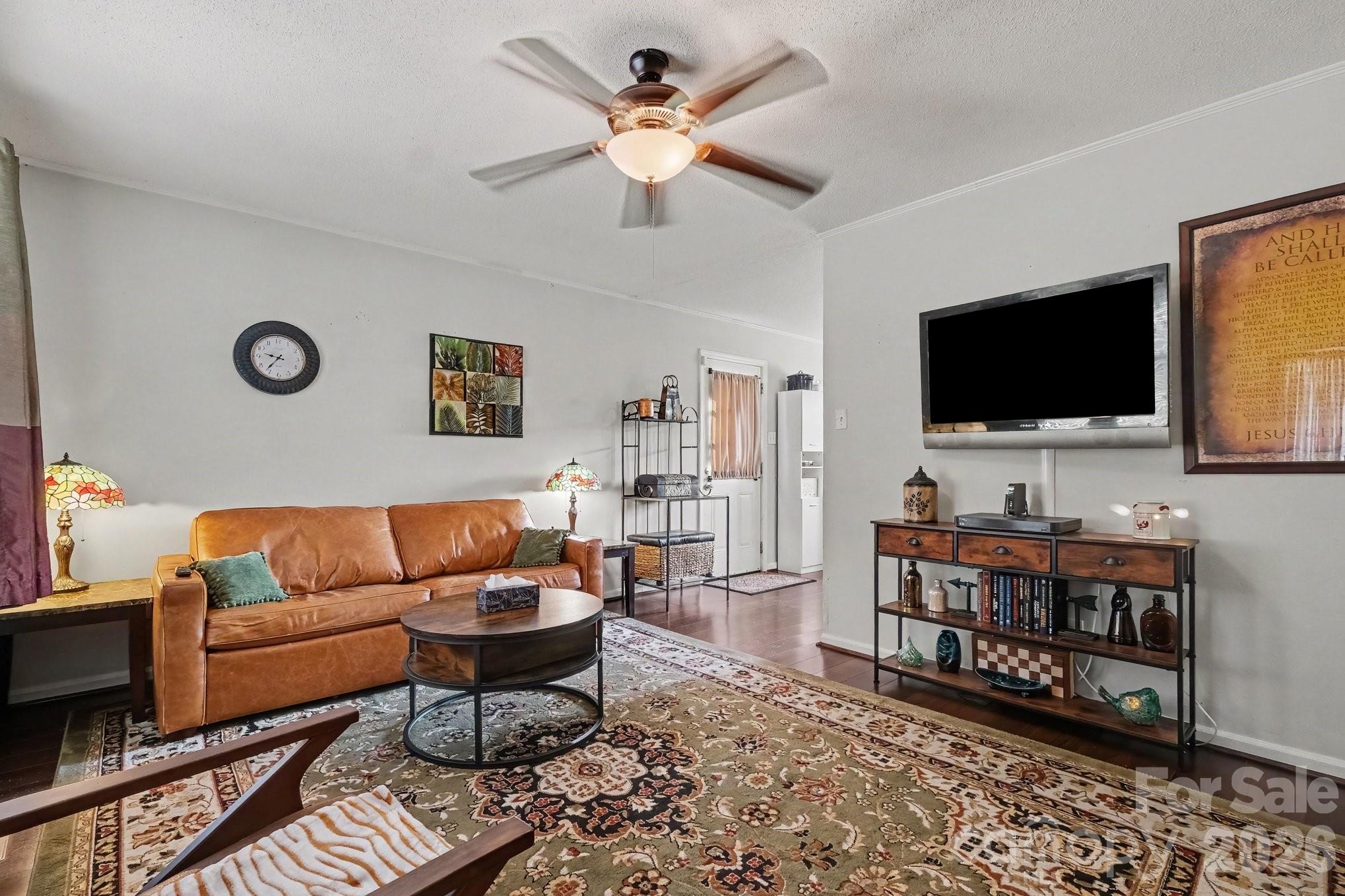 Livingroom view with ceiling fan - 645 Pine Ridge Road, Chester