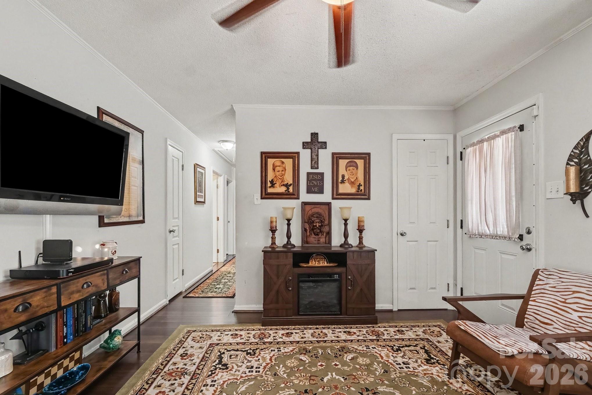 Livingroom view - 645 Pine Ridge Road, Chester