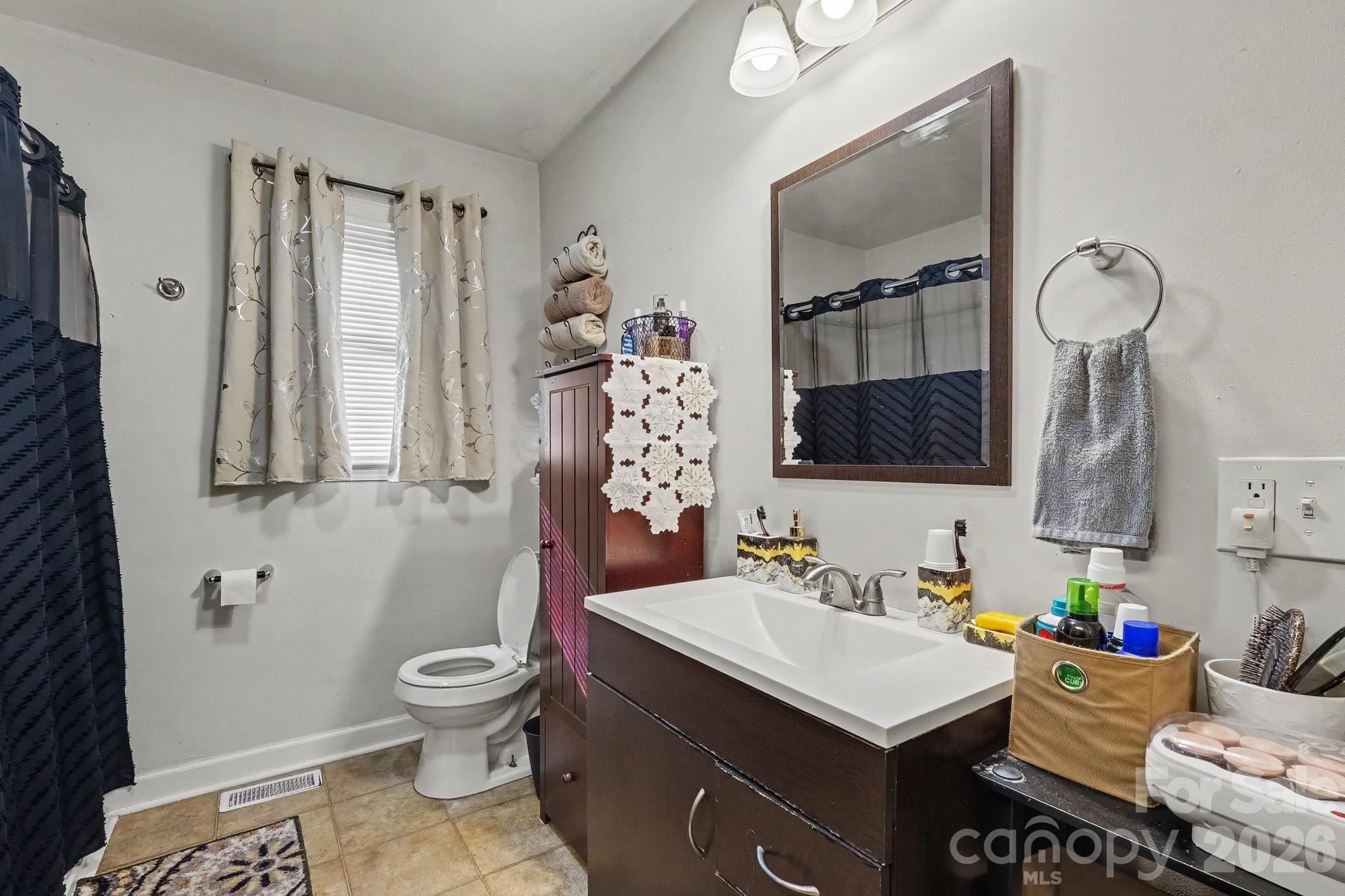 Full Bathroom View - 645 Pine Ridge Road, Chester