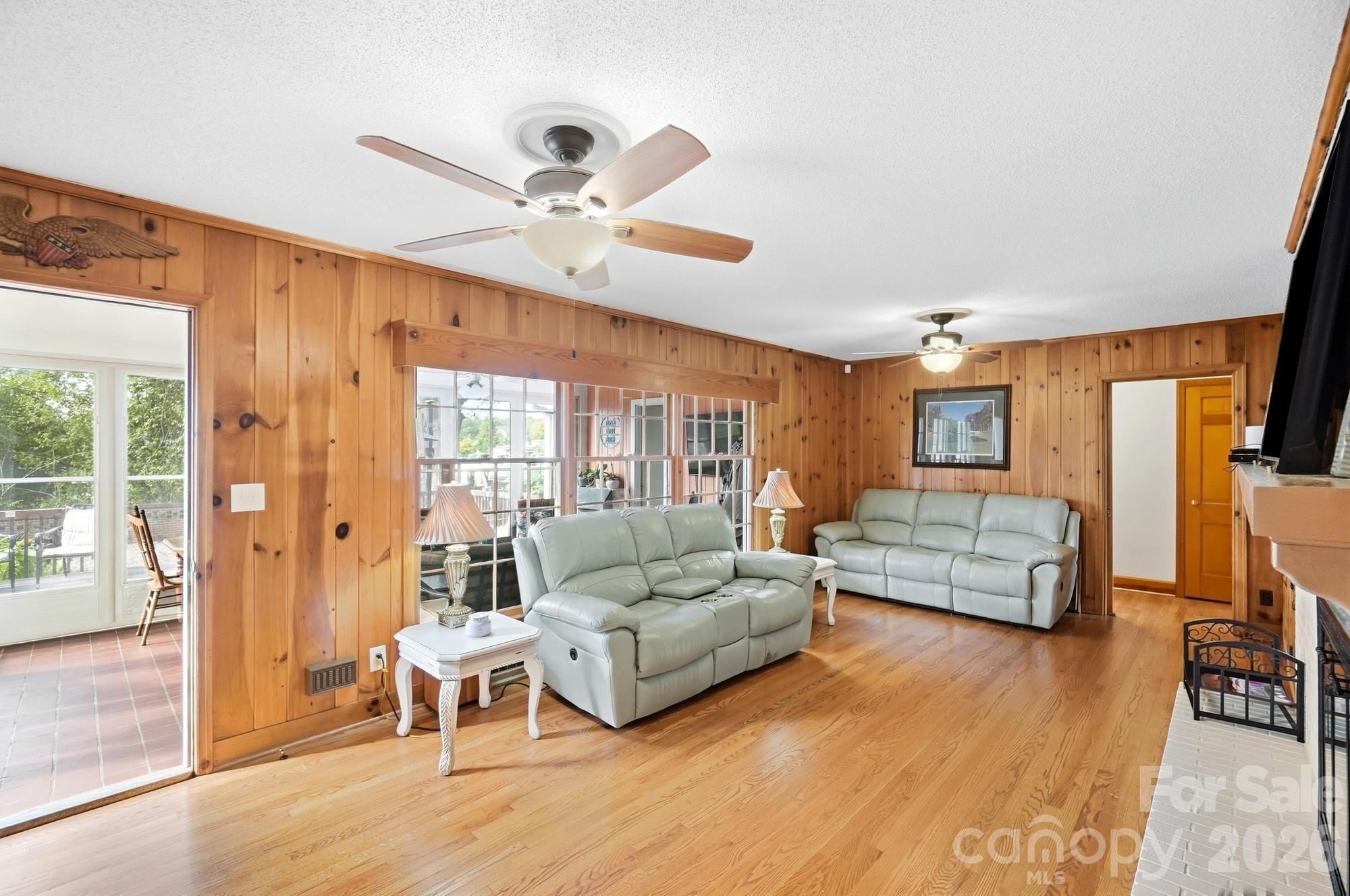 Single Family Residence at 3031 Gardner Park Drive, Gastonia, photo 17 of 48