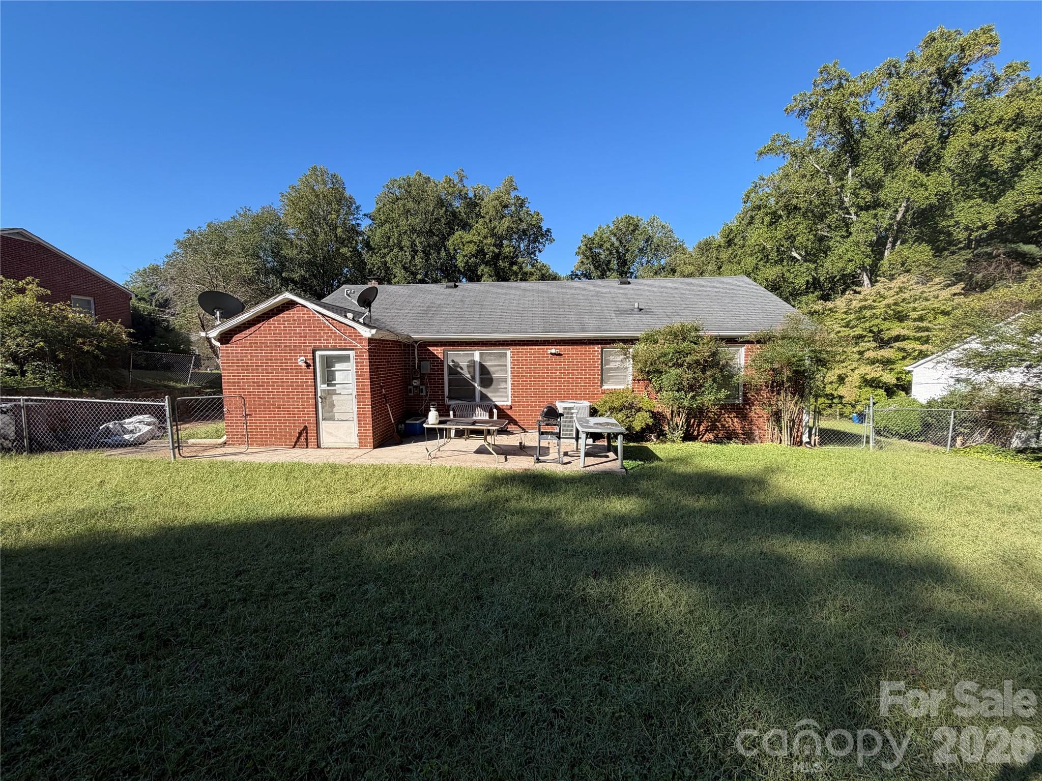Single Family Residence at 340 Nursery Lane, Statesville, photo 2 of 4