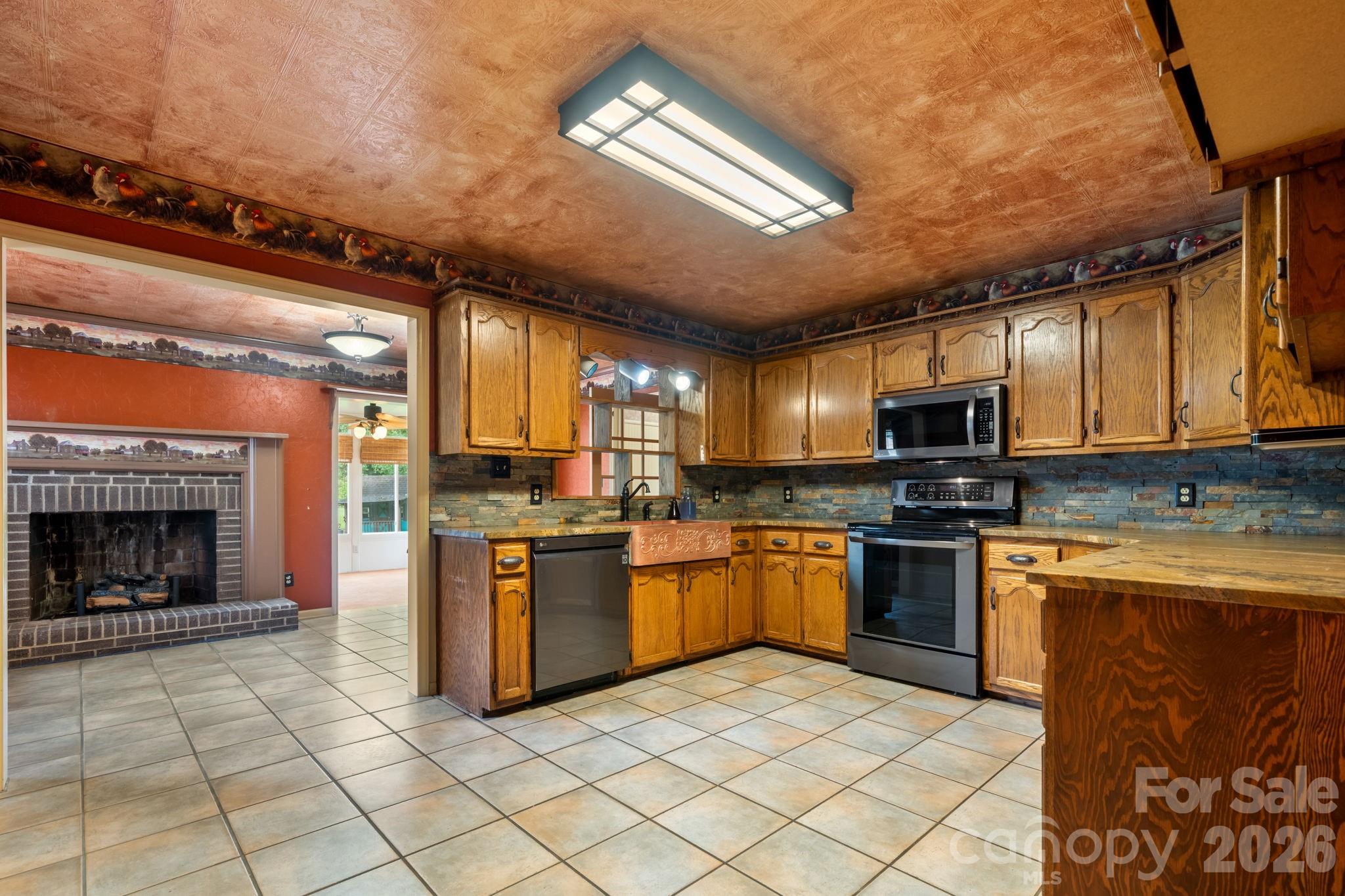 kitchen view to den that leads into sunroom and mudroom/laundry room - 3110 Ninth Tee Drive, Newton