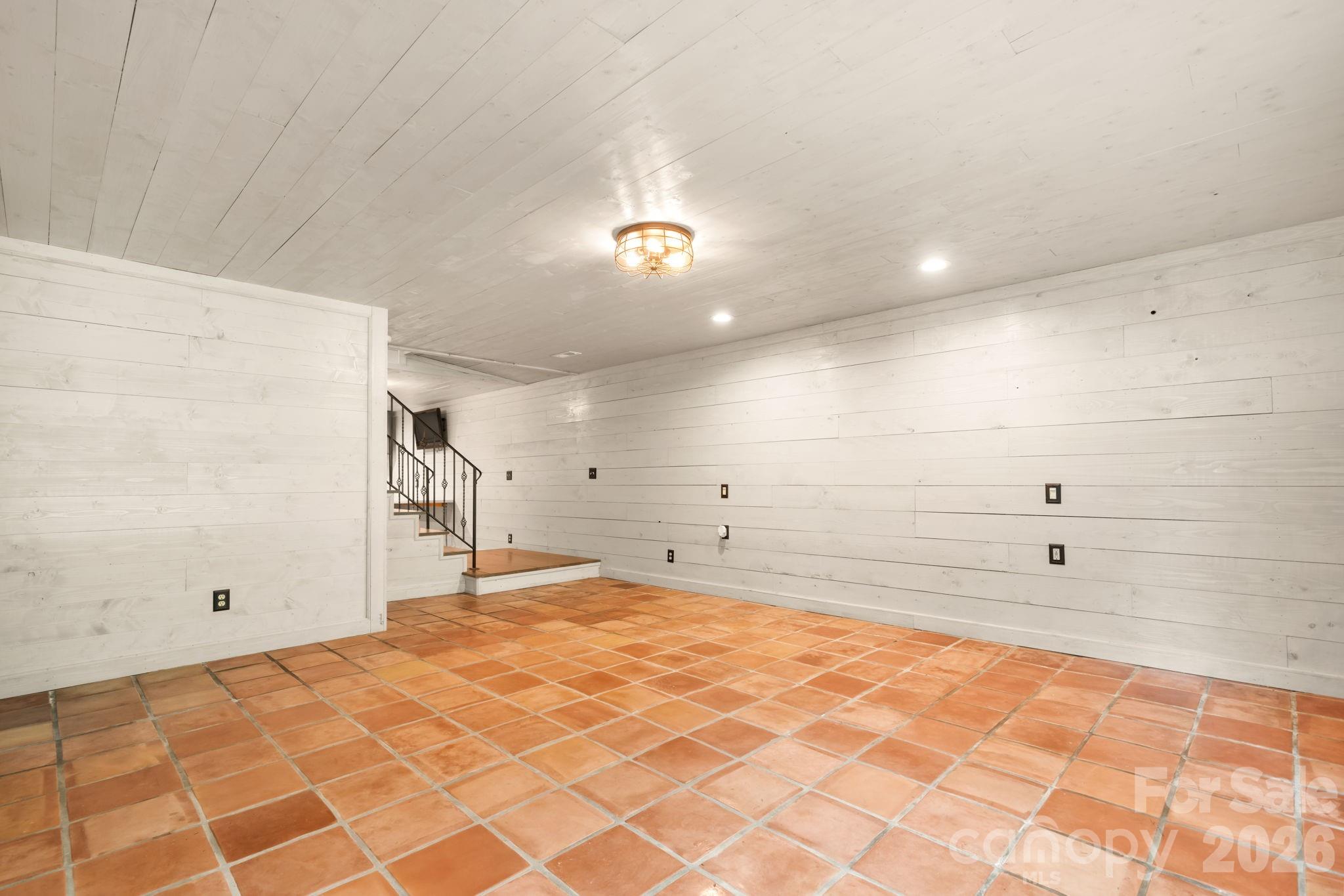 basement flex area, used as 4th bedroom - 3110 Ninth Tee Drive, Newton
