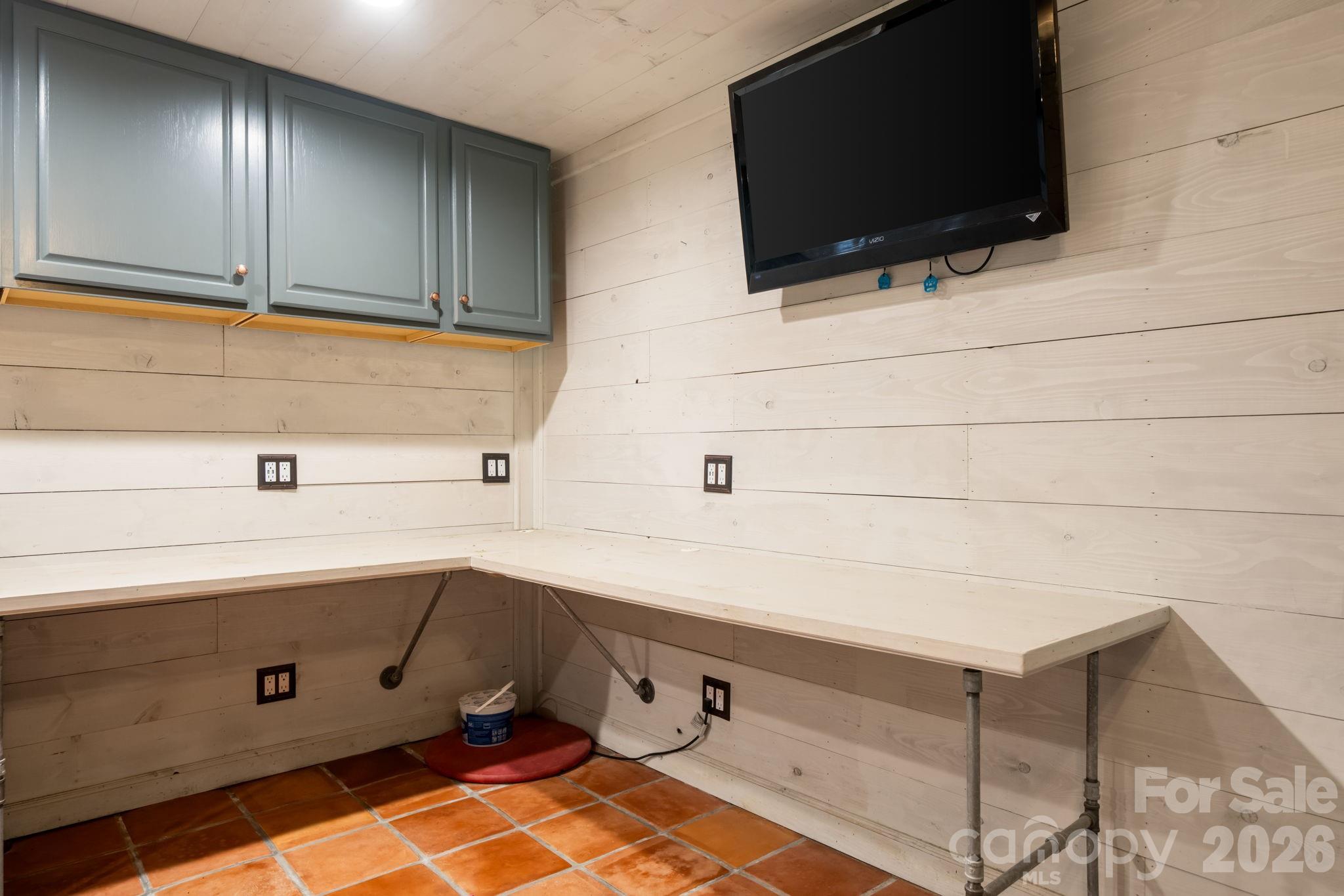 basement flex living area, hobby space, multignerational living - 3110 Ninth Tee Drive, Newton