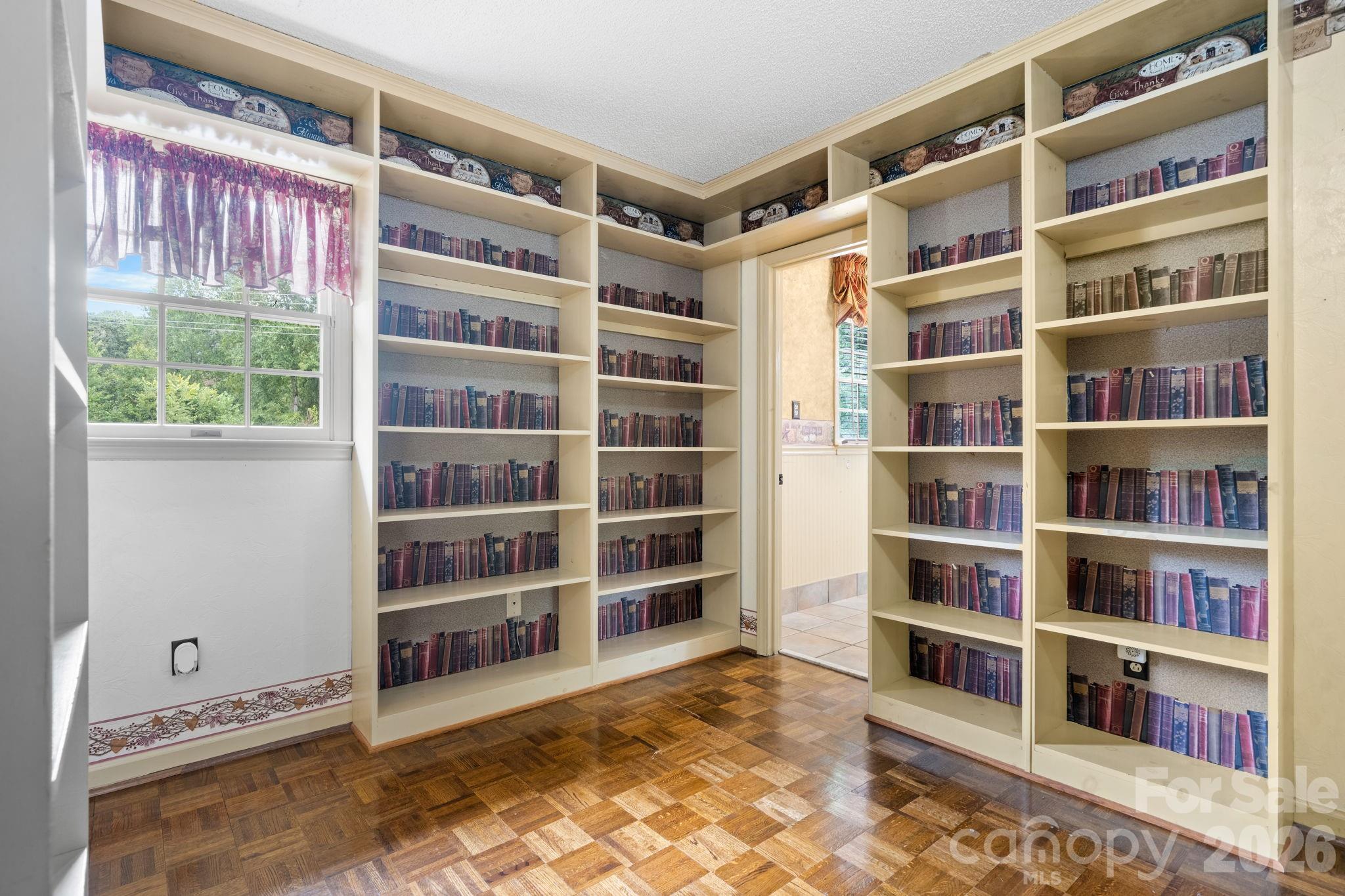 upstairs foyer area - 3110 Ninth Tee Drive, Newton