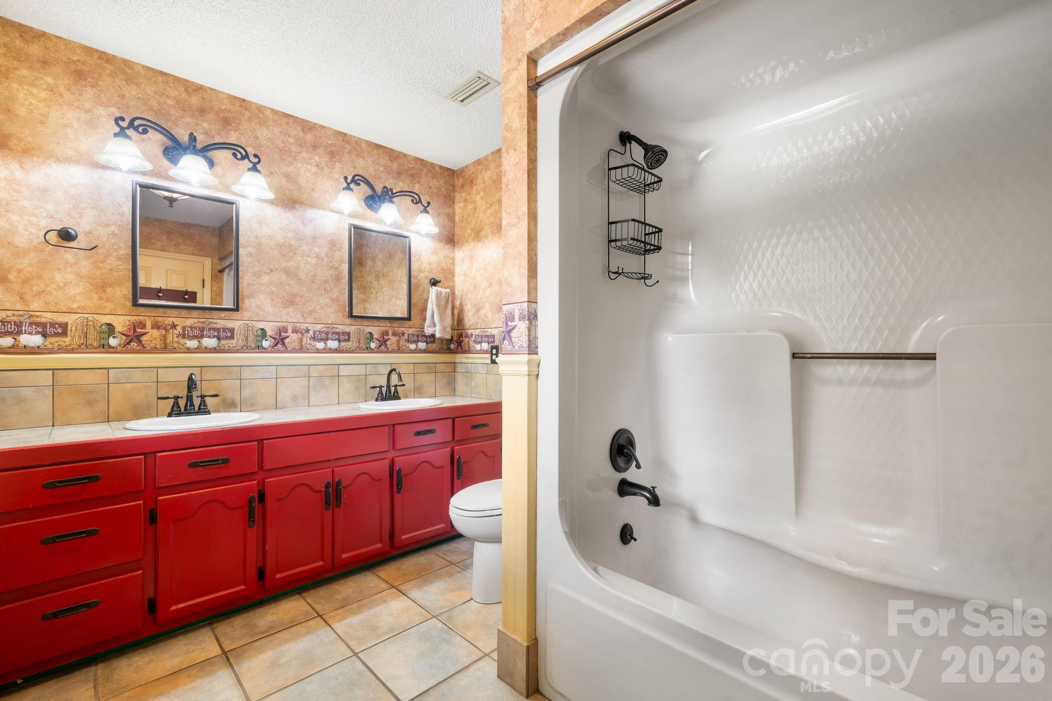 upstairs full bathroom off of foyer - 3110 Ninth Tee Drive, Newton