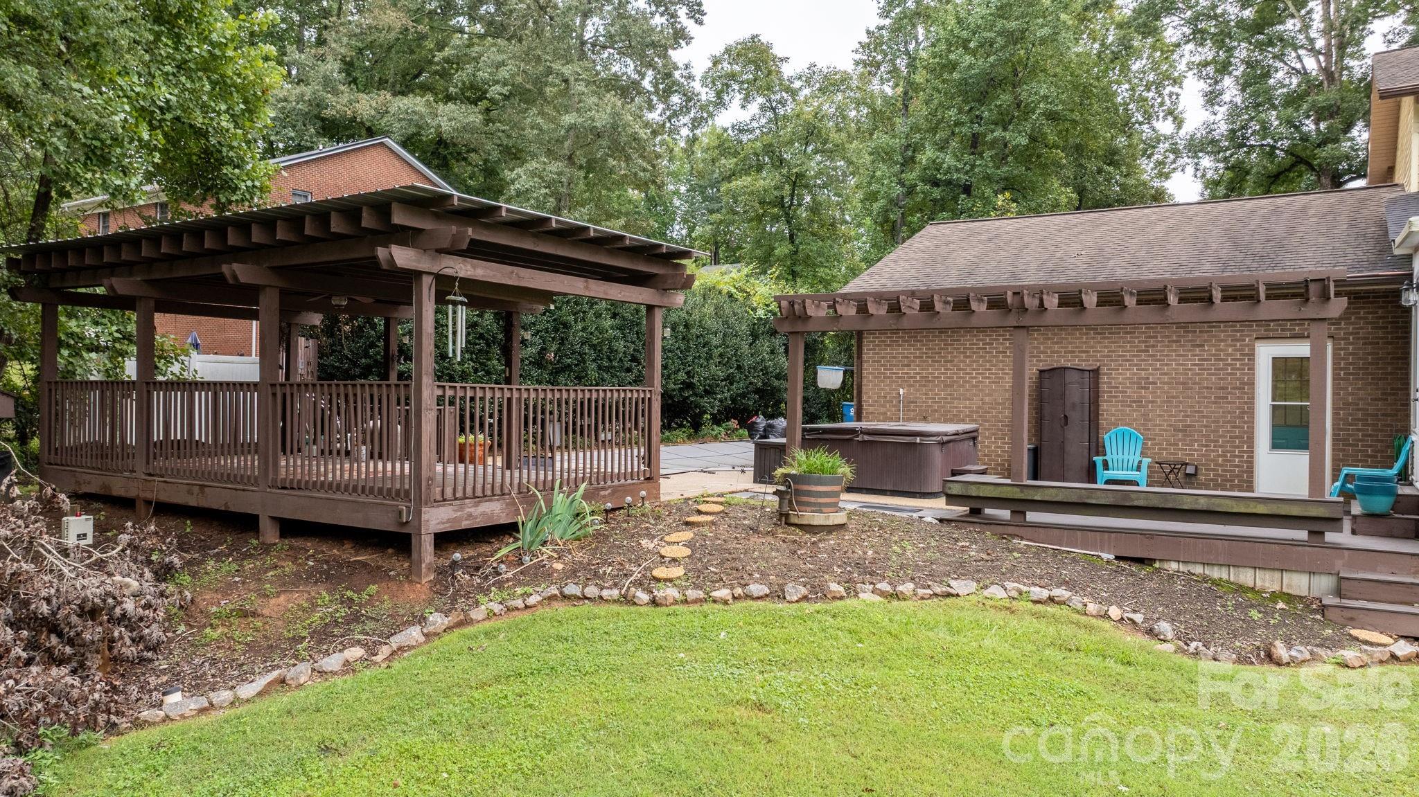 covered deck, hot tub and pool area oasis - 3110 Ninth Tee Drive, Newton