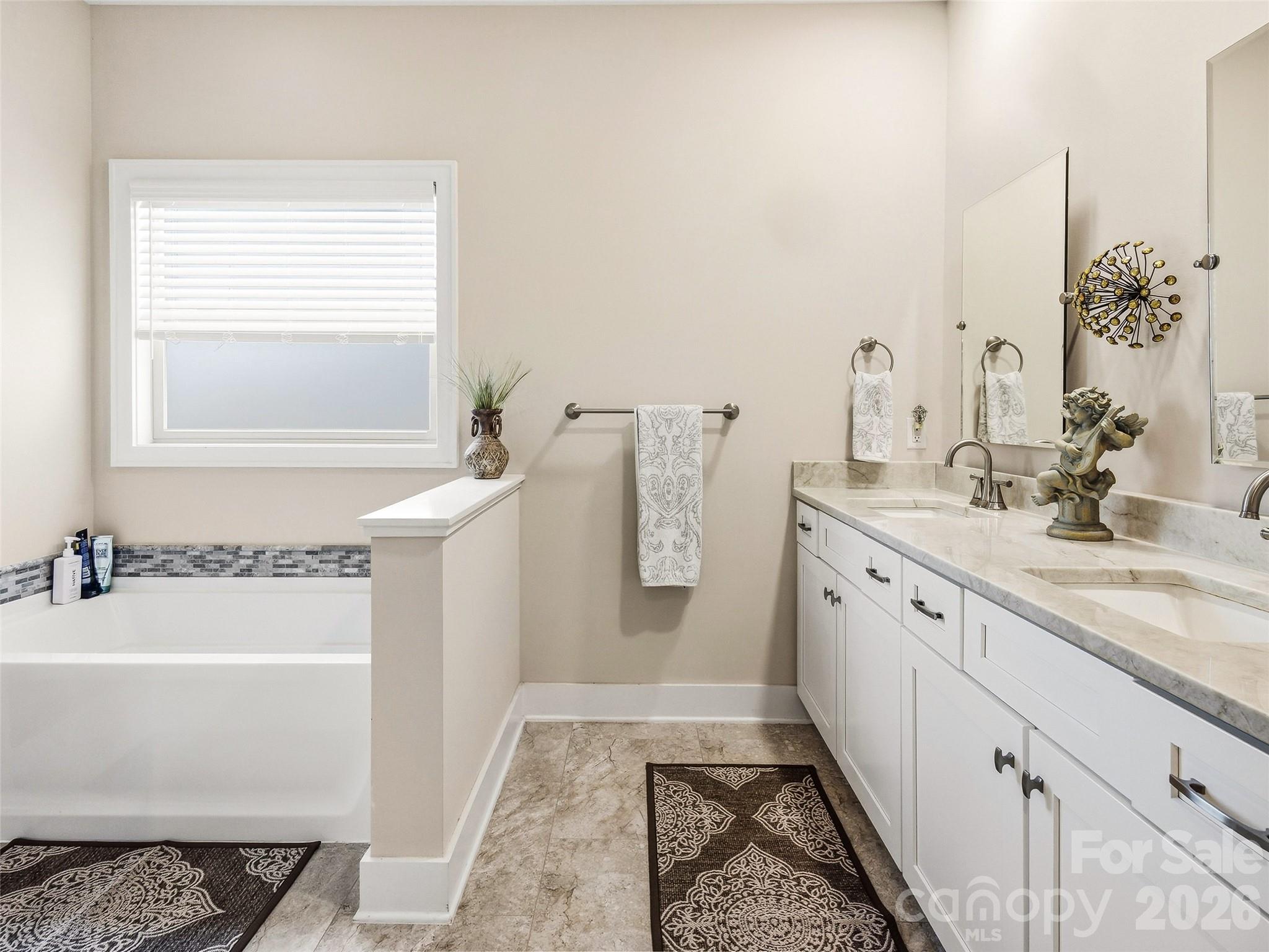 Primary bath with tub and shower - 158 Narrows Run Loop, Hendersonville