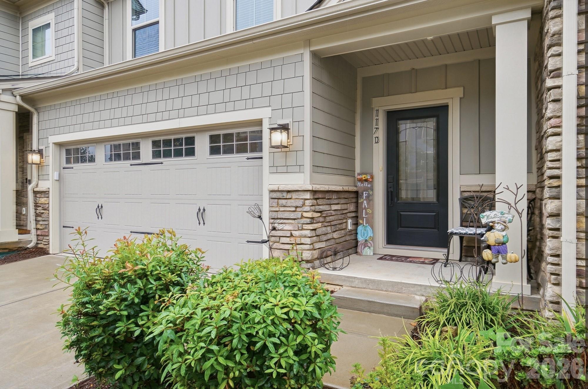 Single Family Residence at 117 Lanyard Drive, Mooresville, photo 3 of 40