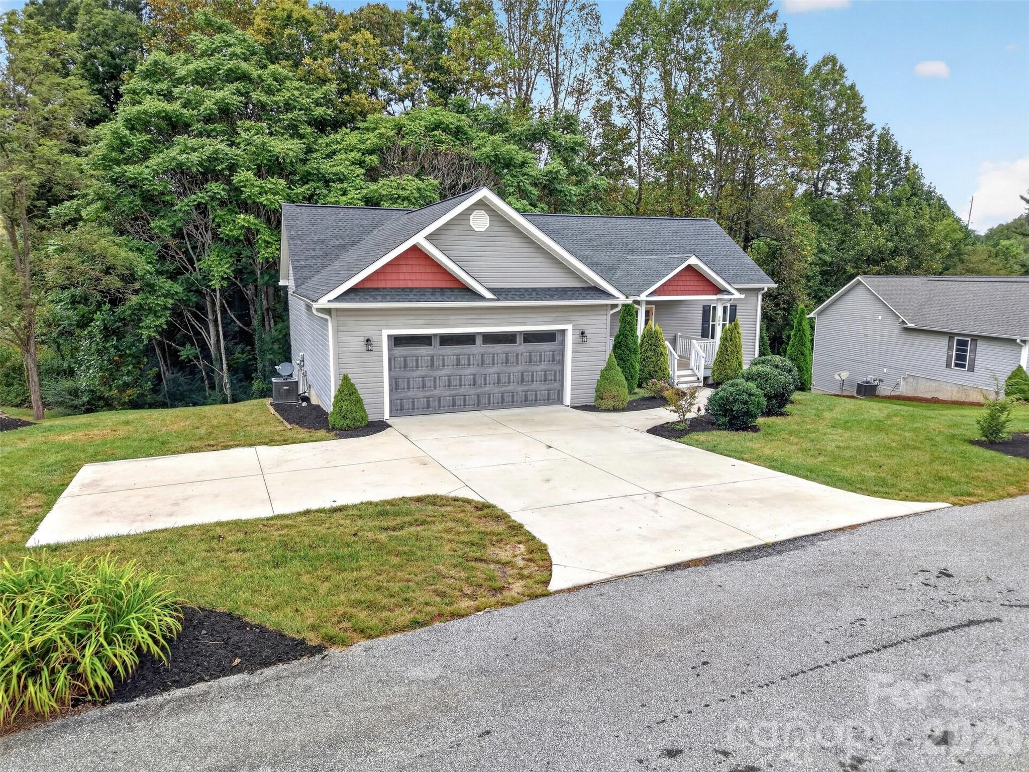 Single Family Residence at 308 Beck Creek Circle, Flat Rock, photo 2 of 47