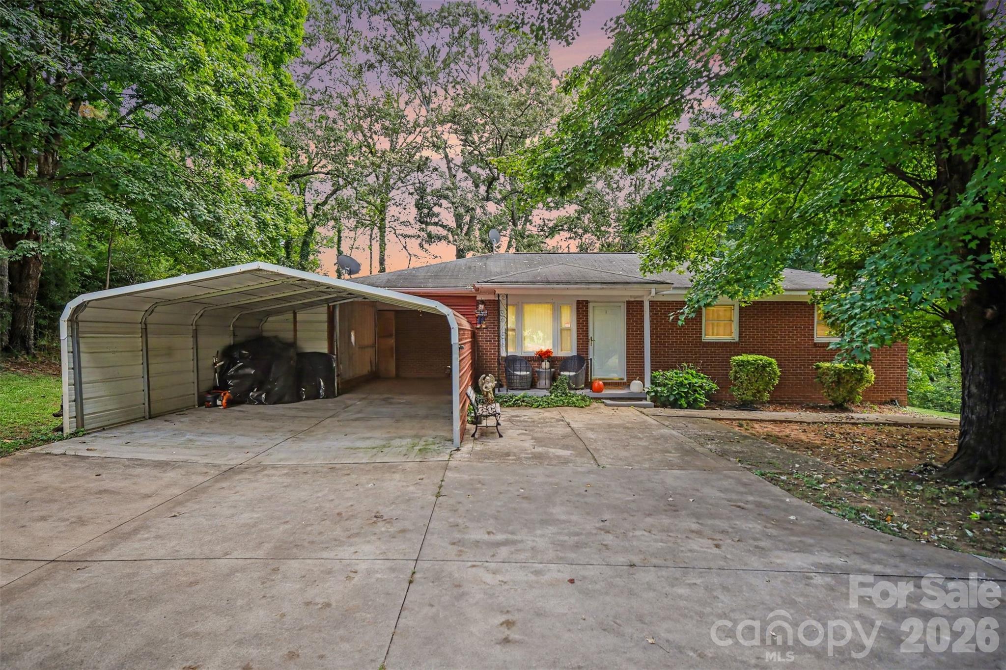 Single Family Residence at 1308 E Stagecoach Trail, Lawndale, photo 2 of 30