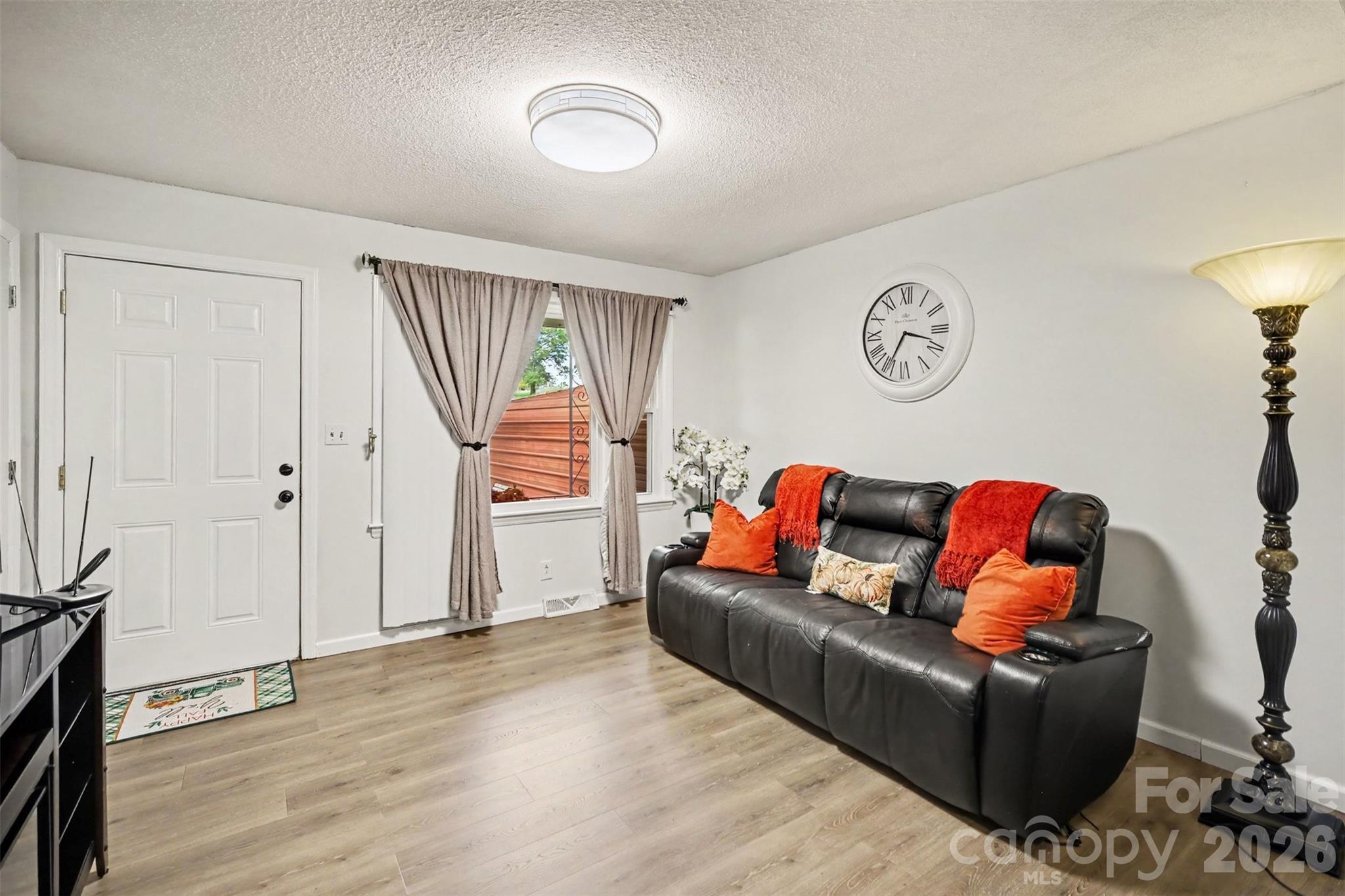 Single Family Residence at 1308 E Stagecoach Trail, Lawndale, photo 7 of 30