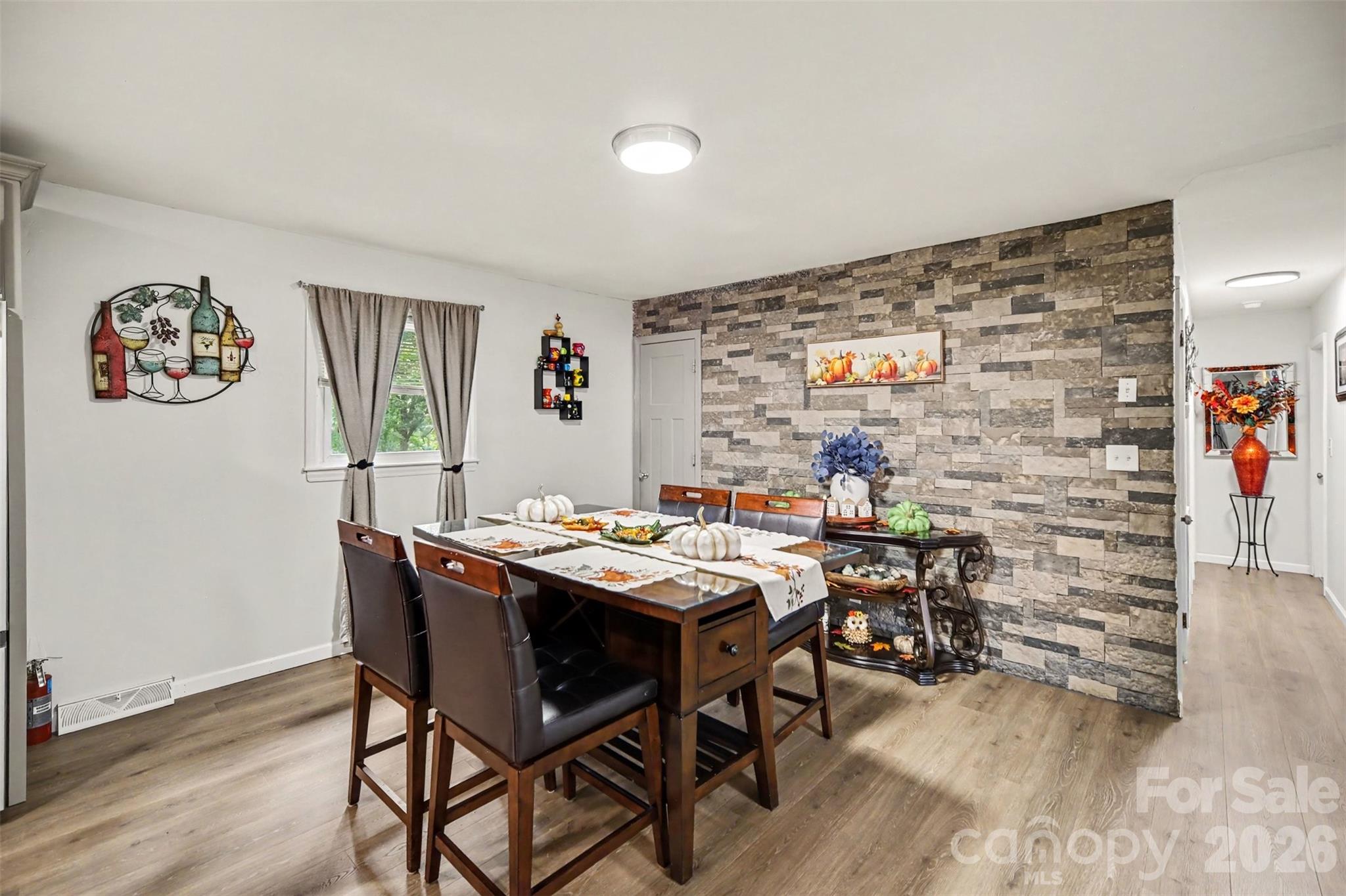 Single Family Residence at 1308 E Stagecoach Trail, Lawndale, photo 9 of 30