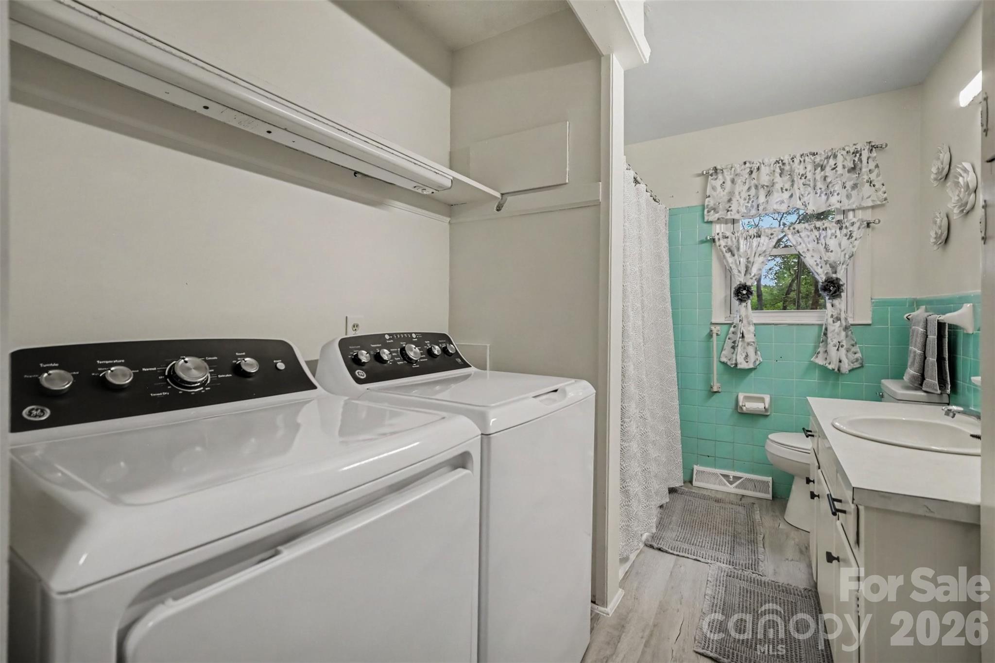 Single Family Residence at 1308 E Stagecoach Trail, Lawndale, photo 15 of 30