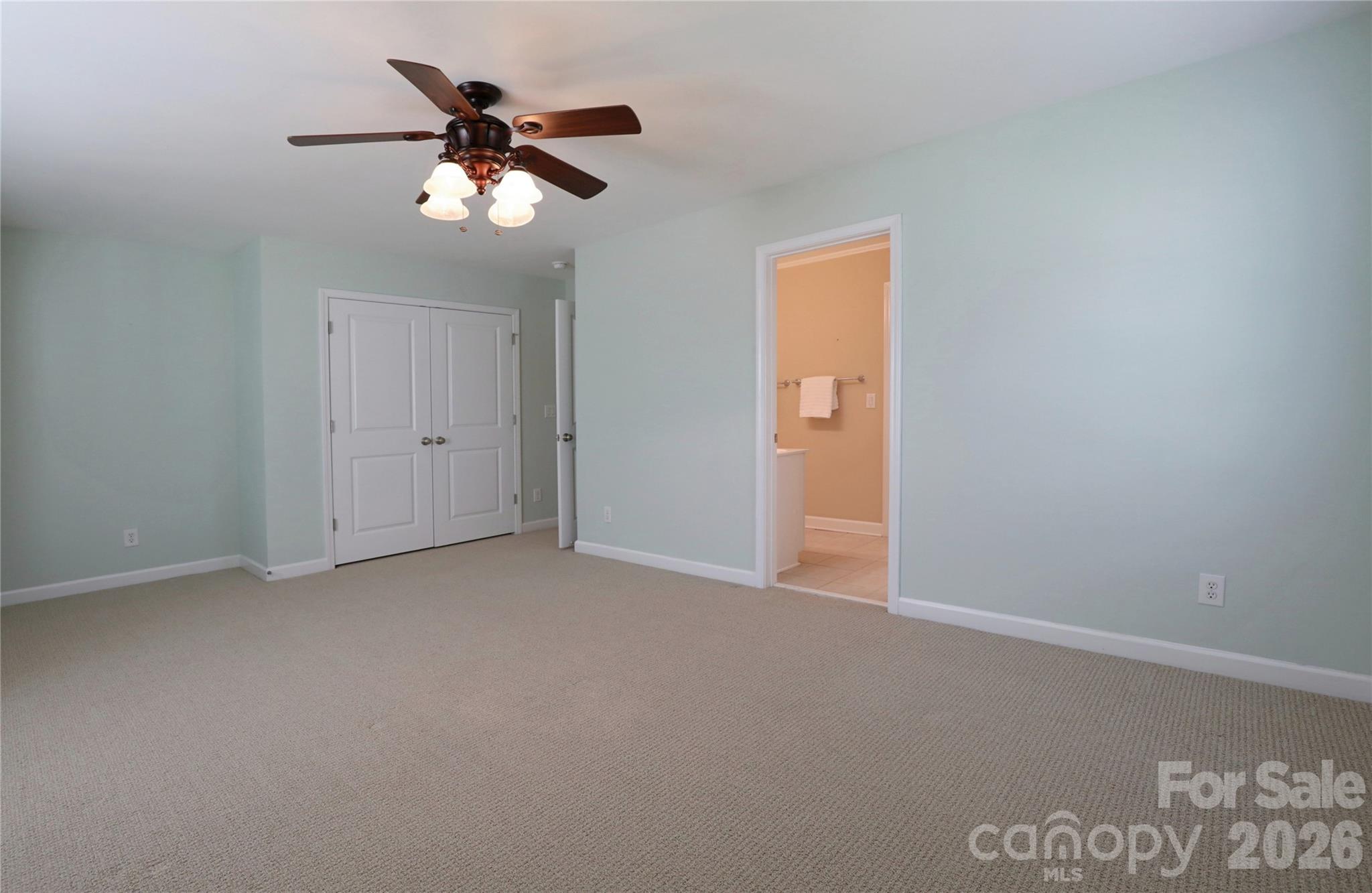 Ensuite access to Jack and Jill bathroom - 18465 E Marbella Lane, Fort Mill