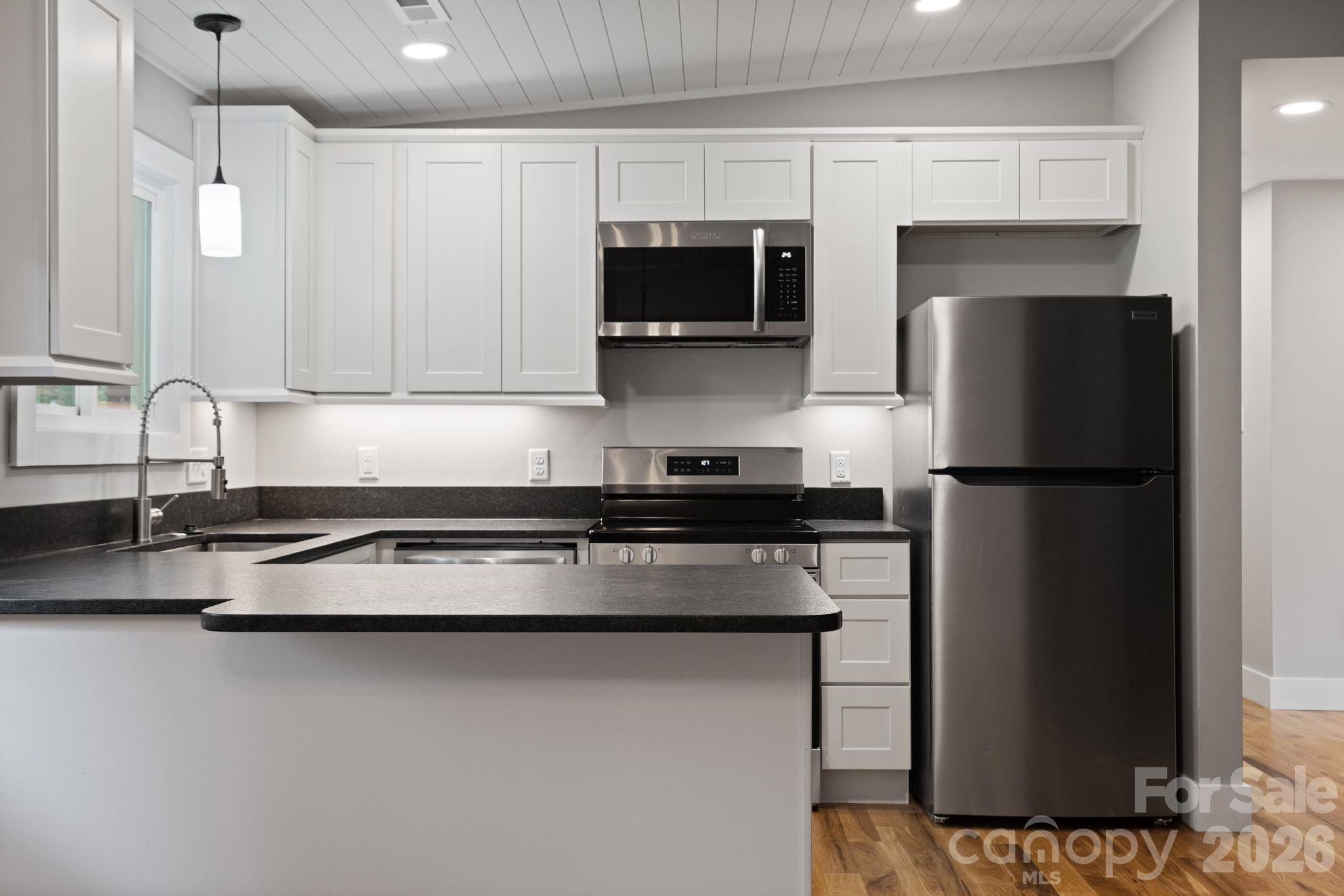 Single Family Residence at 65 Dogwood Grove, Asheville, photo 6 of 48