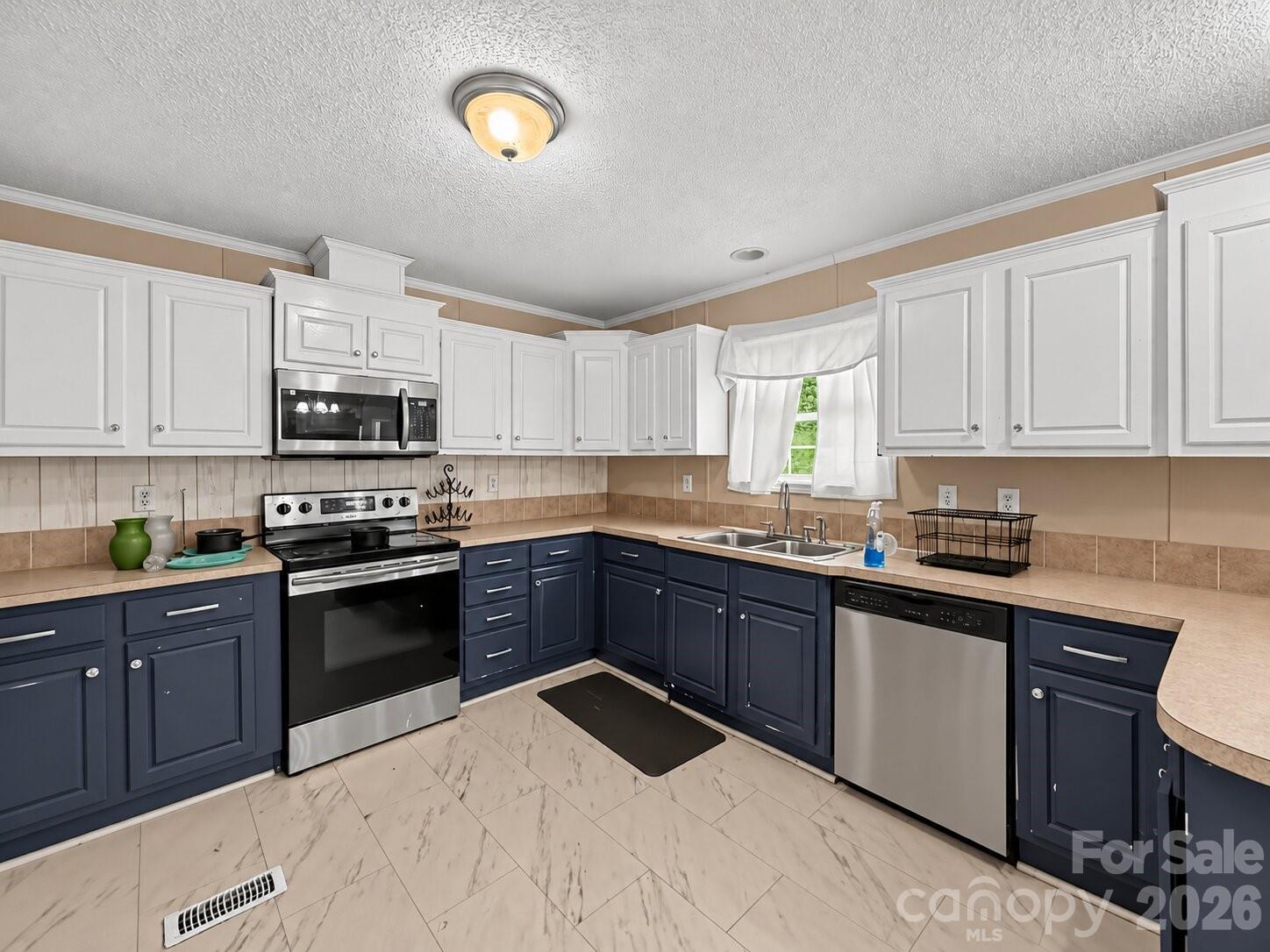 Single Family Residence at 34 Justin Lane, Cameron, photo 7 of 27