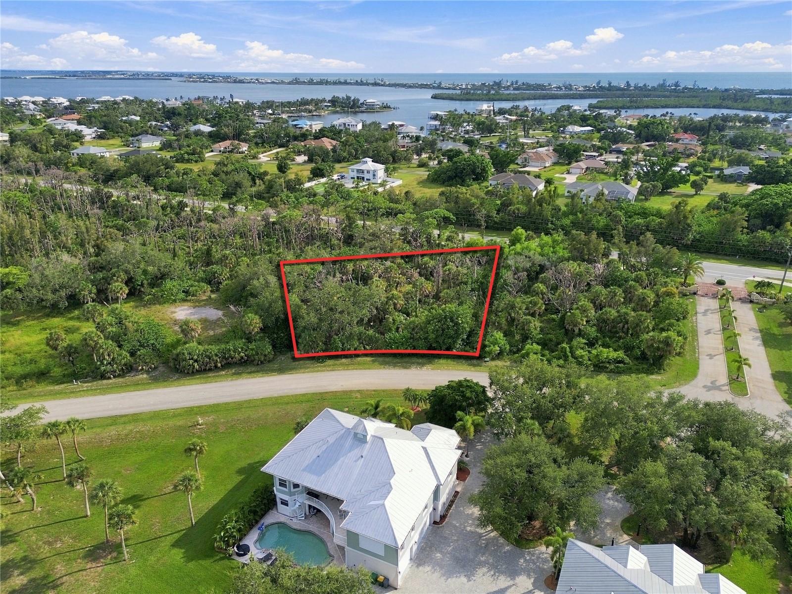 10121 CREEKSIDE DR