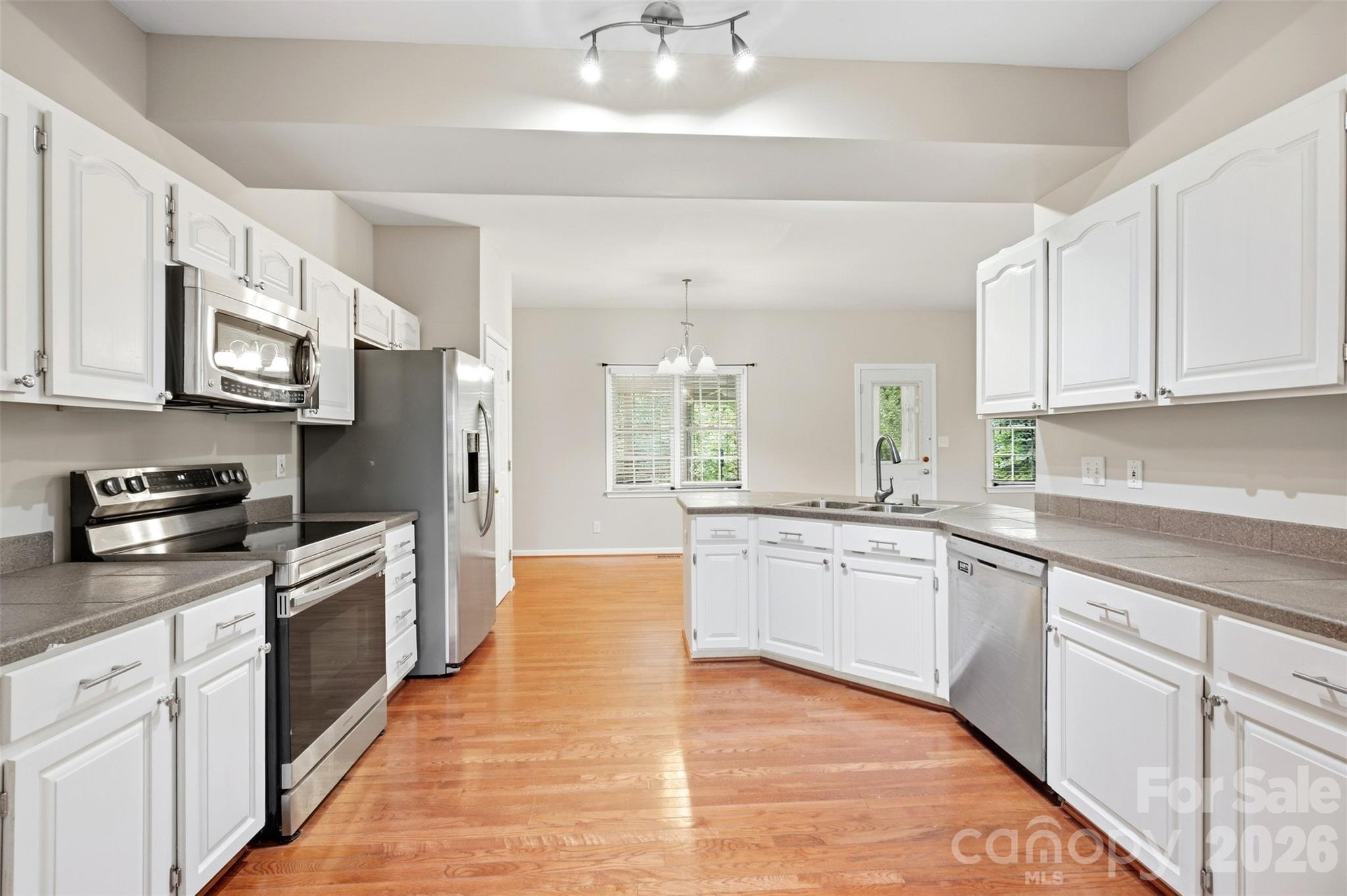 Single Family Residence at 2591 Chandy Street, Newton, photo 10 of 43