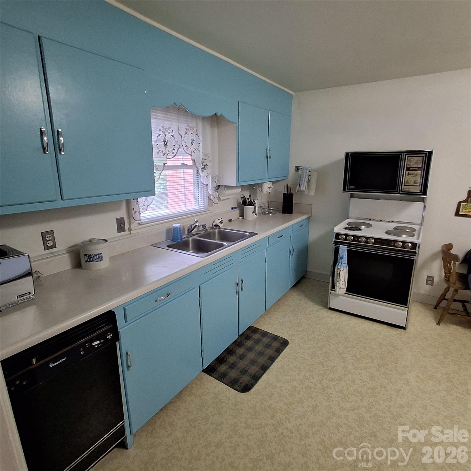 Single Family Residence at 48 Westgate Road, Asheville, photo 10 of 22
