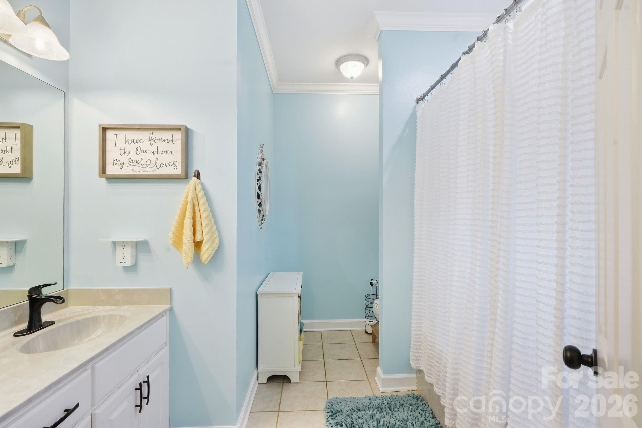 Bathroom #1 - Primary - Main level - 2055 Tiger Paw Lane, York