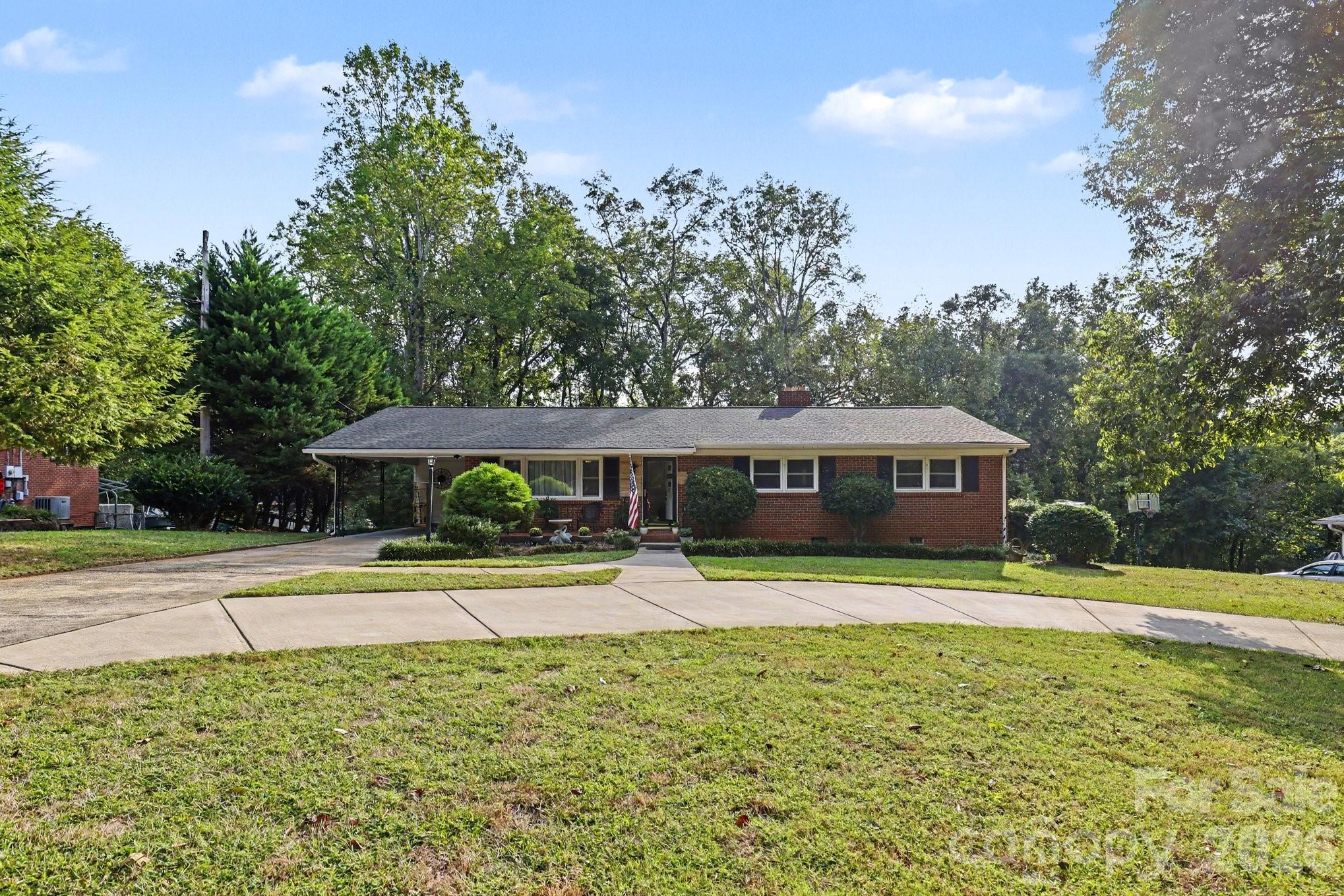 Single Family Residence at 1910 Wildwood Road, Gastonia, photo 3 of 42
