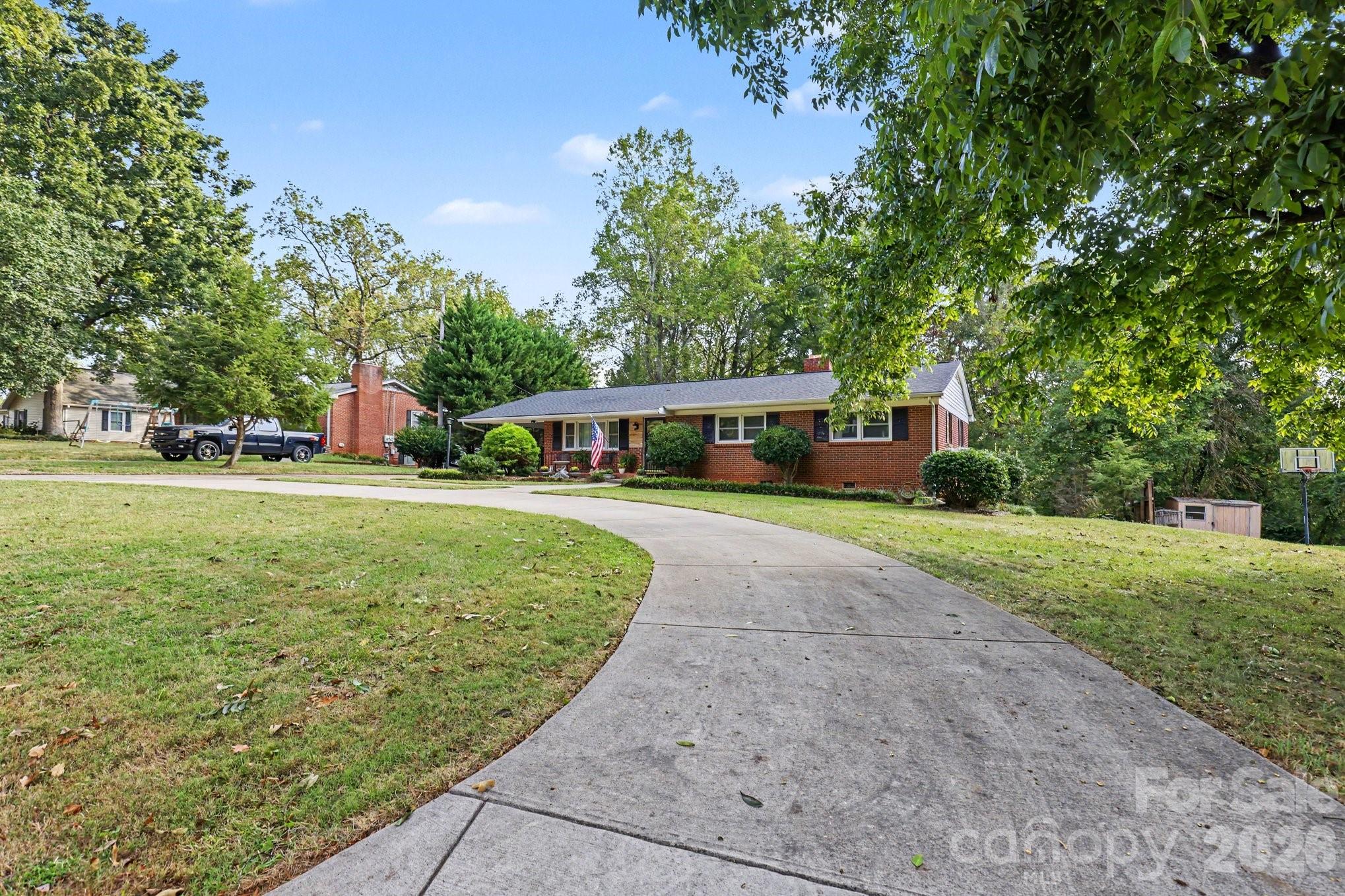 Single Family Residence at 1910 Wildwood Road, Gastonia, photo 4 of 42