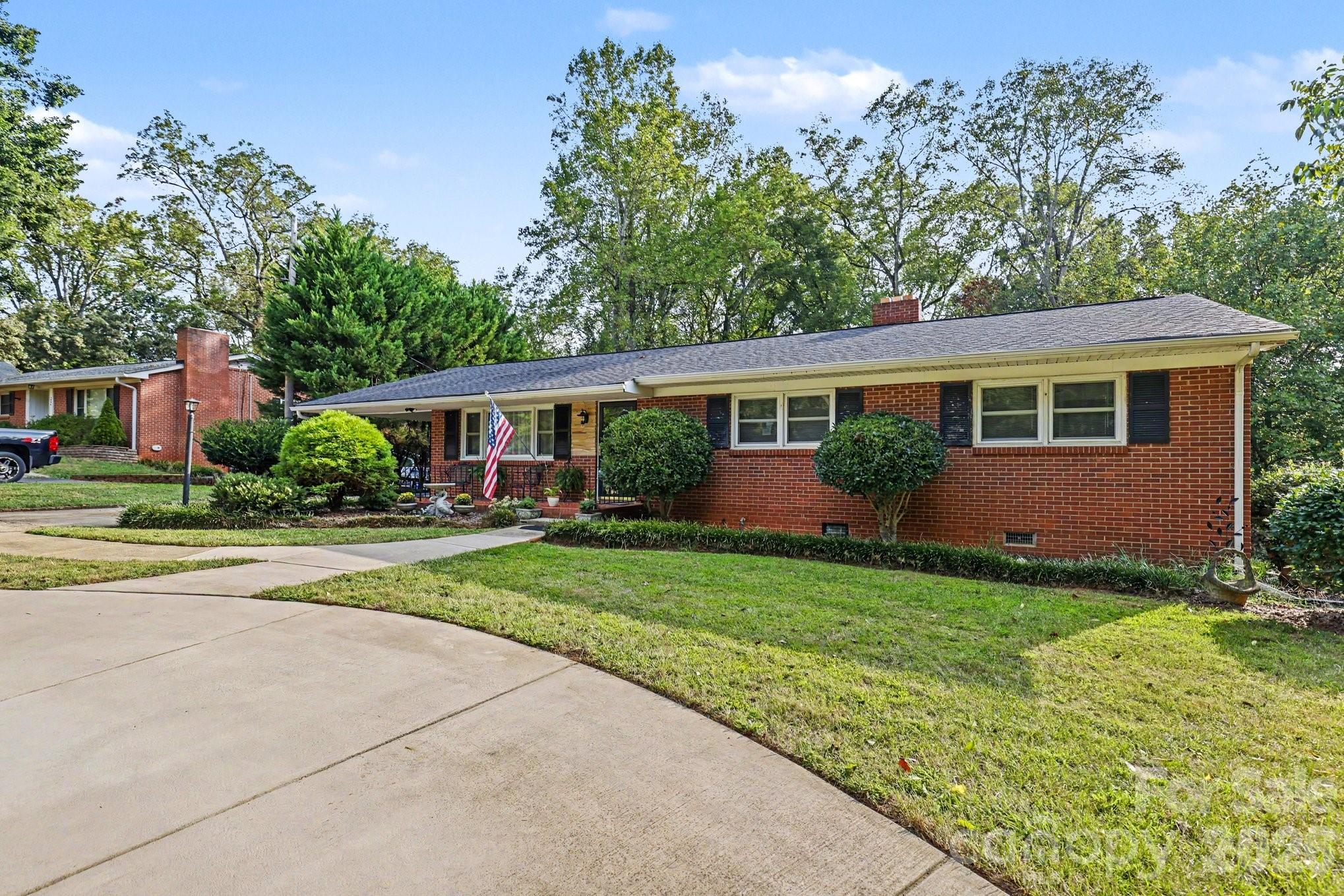 Single Family Residence at 1910 Wildwood Road, Gastonia, photo 5 of 42