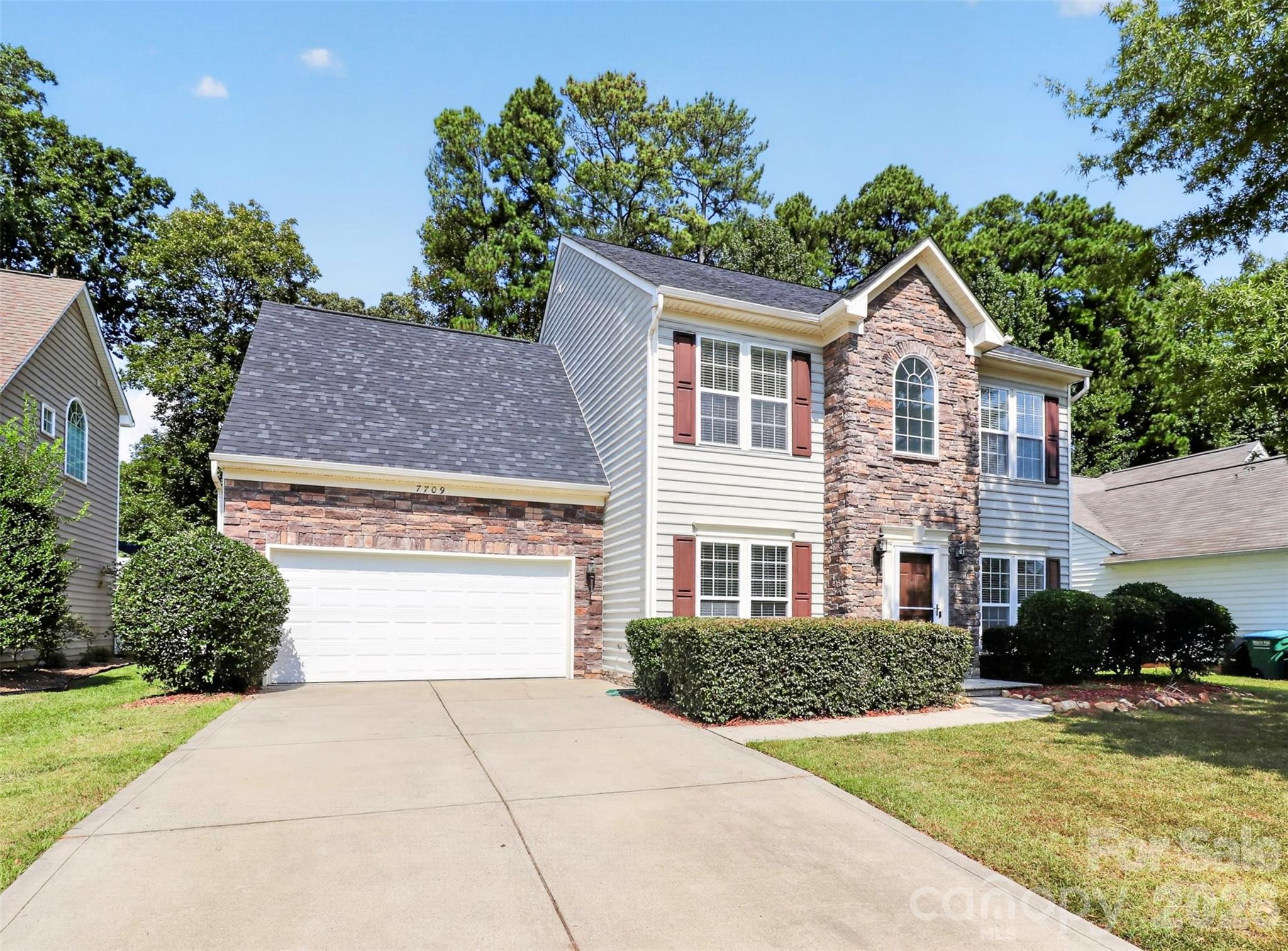 Single Family Residence at 7709 Greylock Ridge Road, Matthews, photo 2 of 47