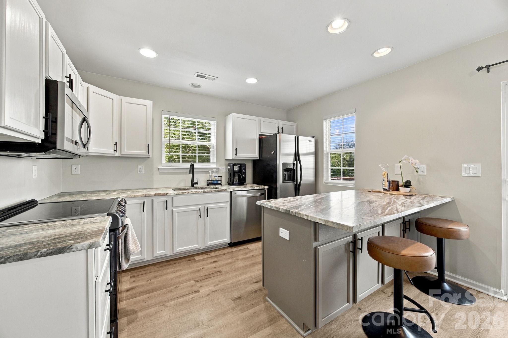 Townhouse at 931 Par One Court, Fort Mill, photo 8 of 23
