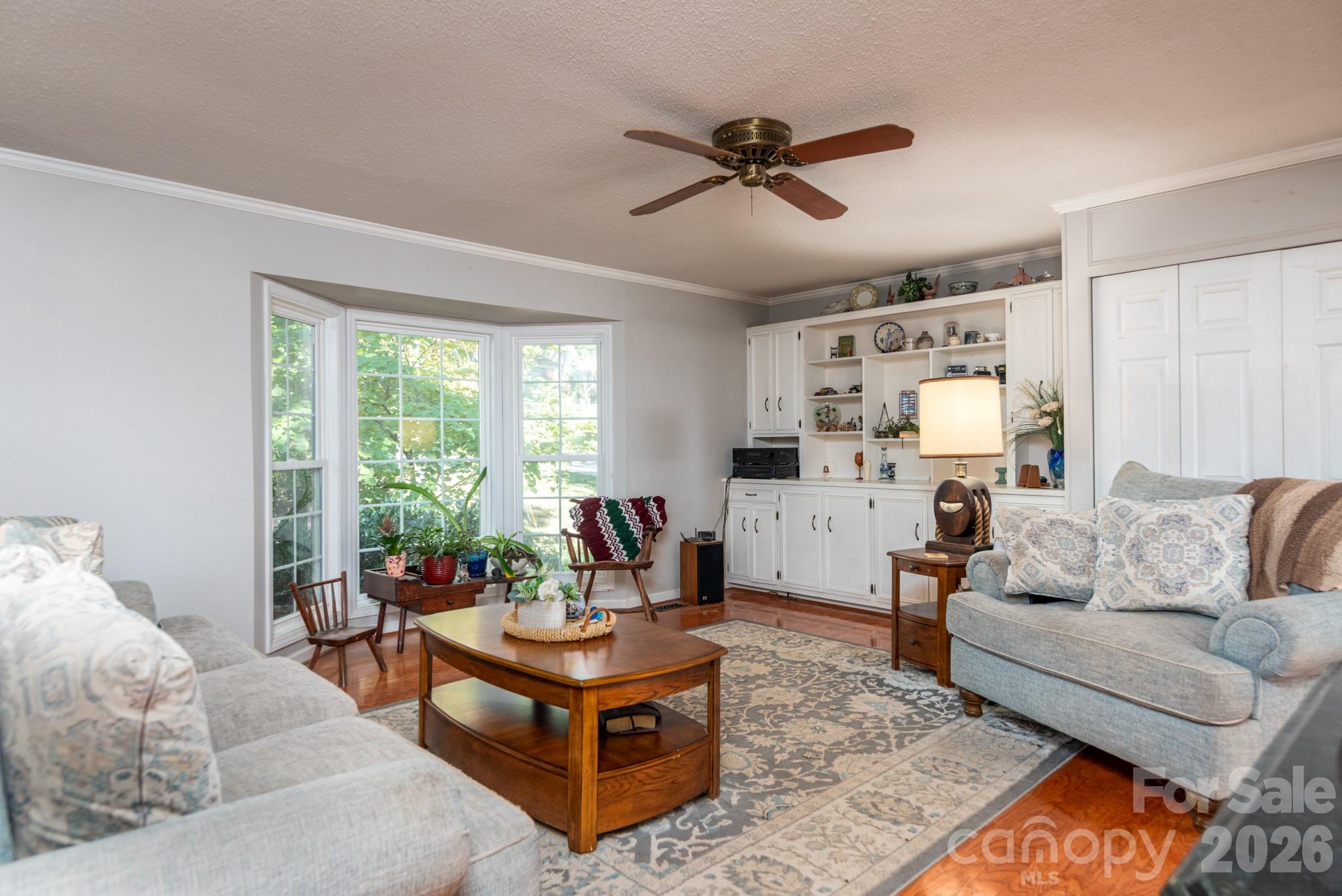 Living room with front bay window - 7889 Tradewinds Drive, Sherrills Ford