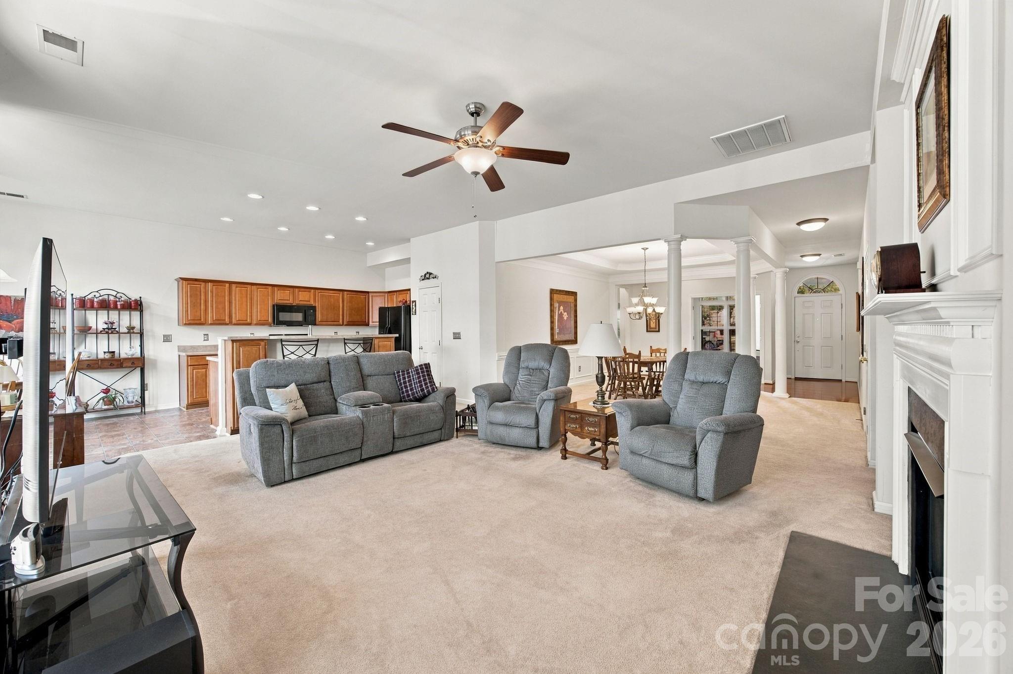 Single Family Residence at 2723 Sunberry Lane NW, Concord, photo 10 of 29