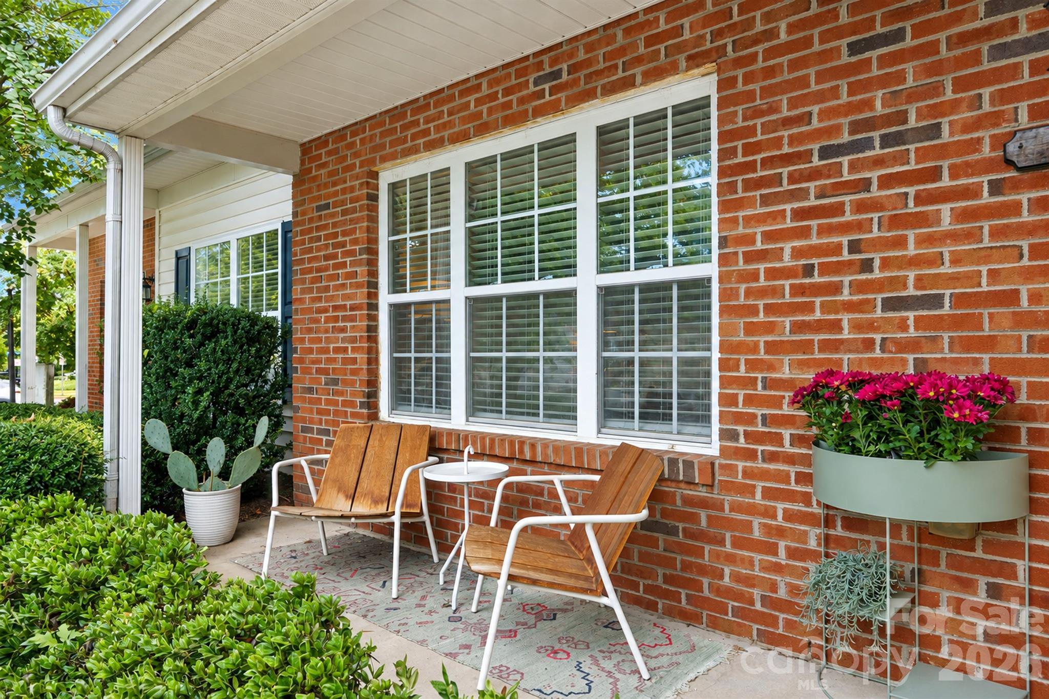 covered front porch - 109 Summerwood Drive, Mooresville
